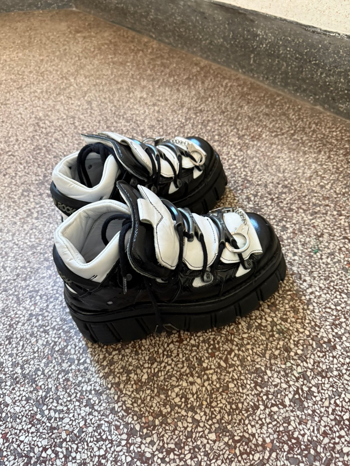 Zwart-witte New Rock, Kleding | Dames, Ophalen of Verzenden, Zo goed als nieuw, Zwart, Sneakers of Gympen