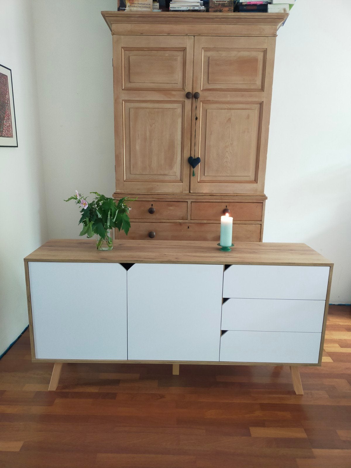 Beliani Forester Dressoir, Ophalen, Met deur(en), 150 tot 200 cm, Zo goed als nieuw