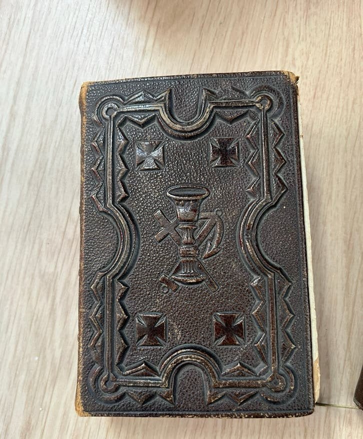 Oude religieuze boeken: Liefdemaal des Heeren & Zondags Misb, Antiek en Kunst, Ophalen of Verzenden