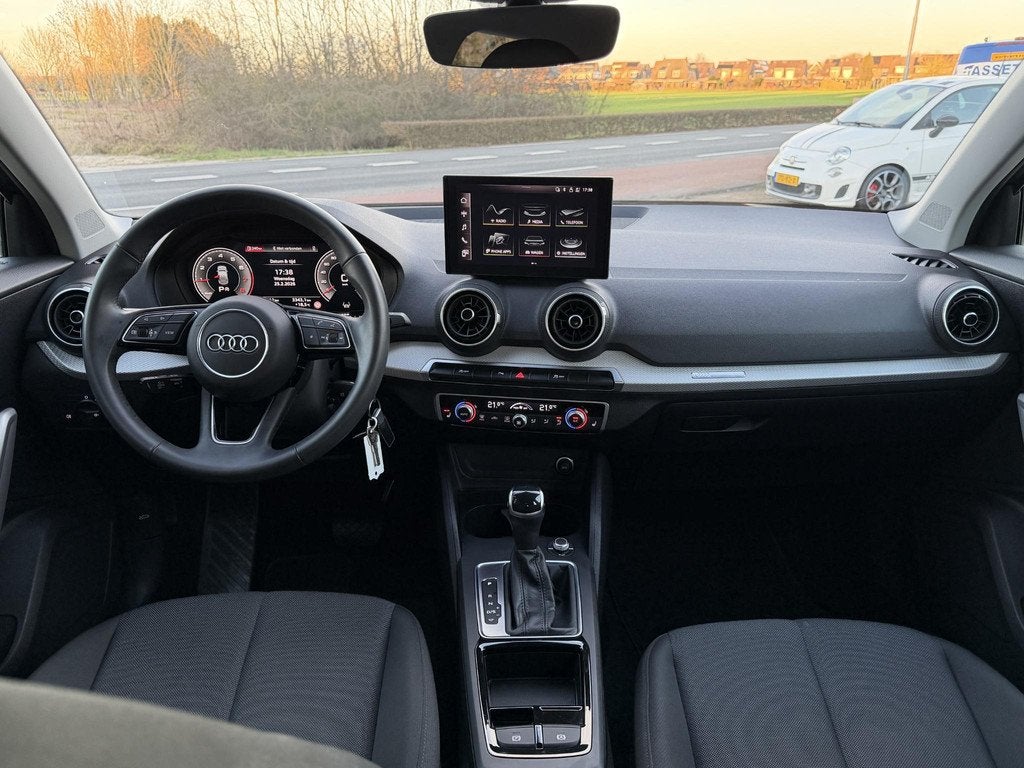Audi Q2 35 TFSI S Edition CRUISE | CAMERA | CARPLAY | BOVAG, Auto's, Audi, 12 maanden, 4 cilinders, Leder en Stof, Bedrijf