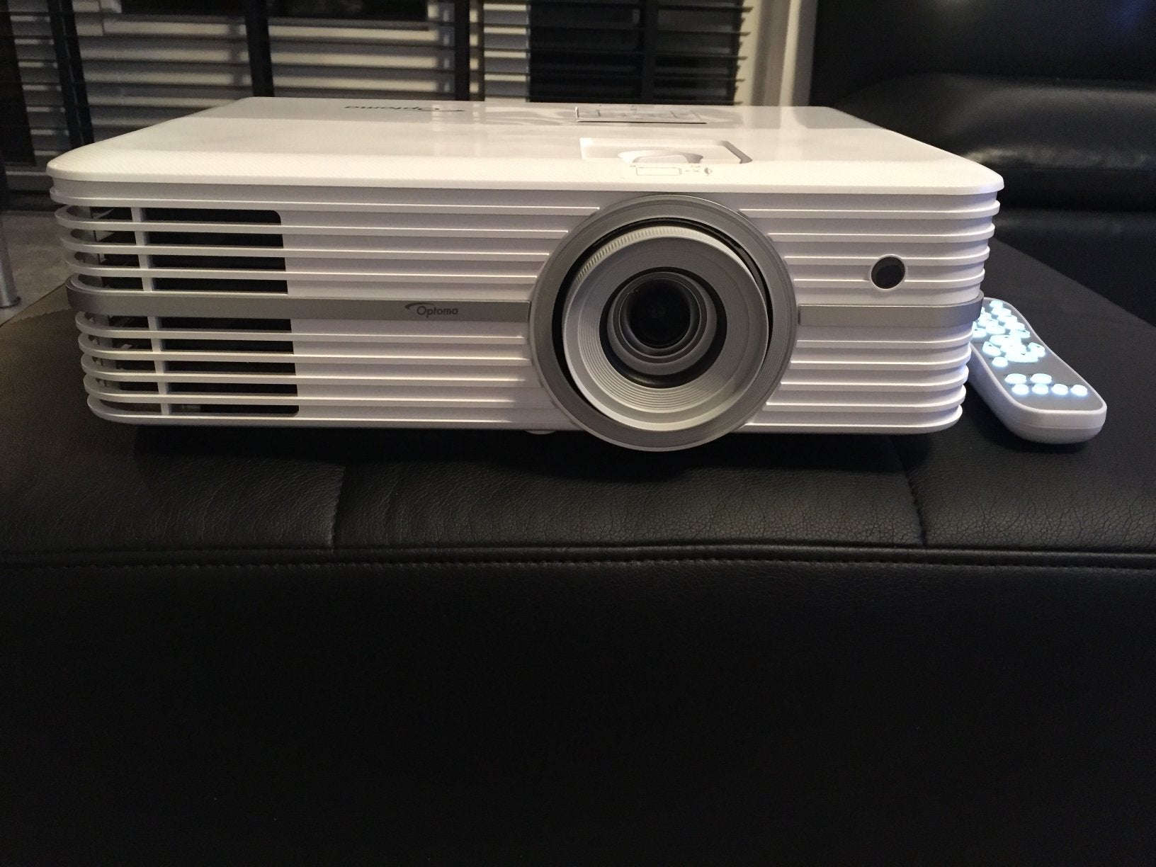 Optoma UHD40 HDR 4K/320 branduren/3840*2160!/Nieuwstaat!