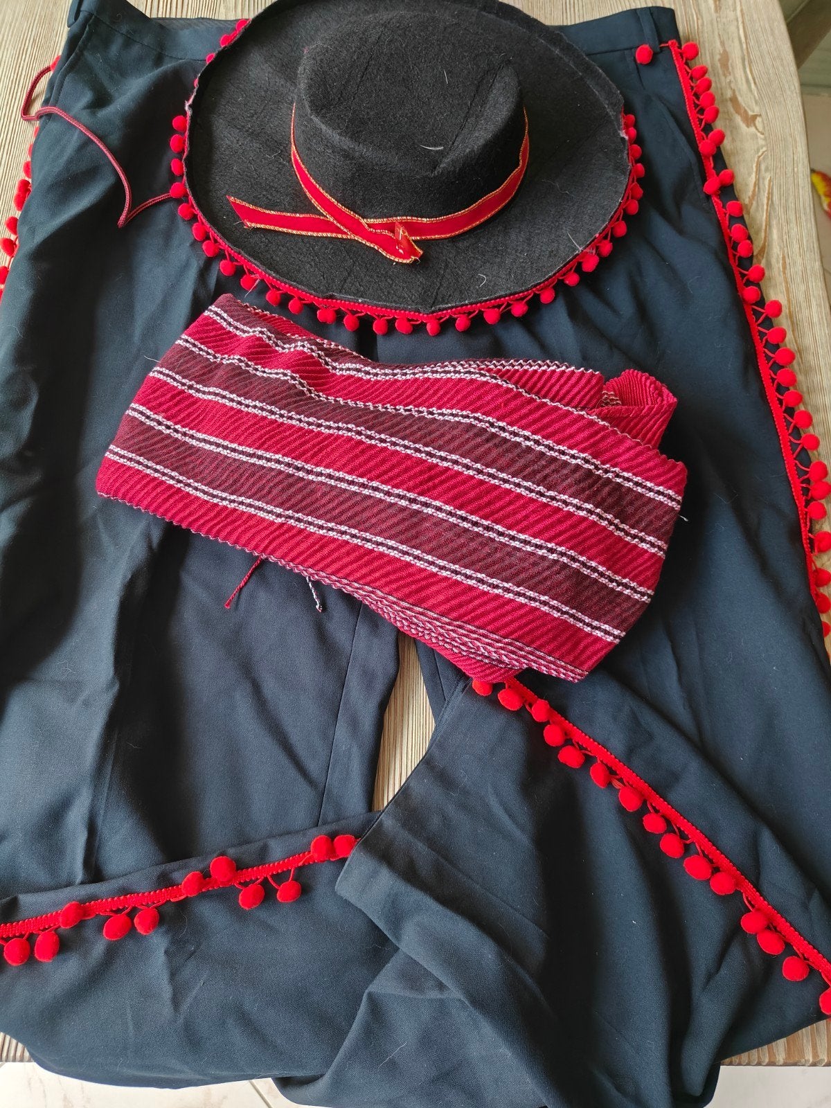 Spaans/Mexicaans set ,broek maat 60, Carnaval, Overige maten, Ophalen of Verzenden, Zo goed als nieuw