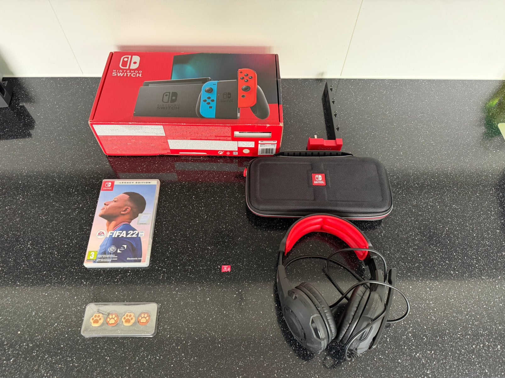 Nintendo Switch v2 | Krasvrij | Spellen | Vele Accessoires, Spelcomputers en Games, Spelcomputers | Nintendo Switch, Zo goed als nieuw