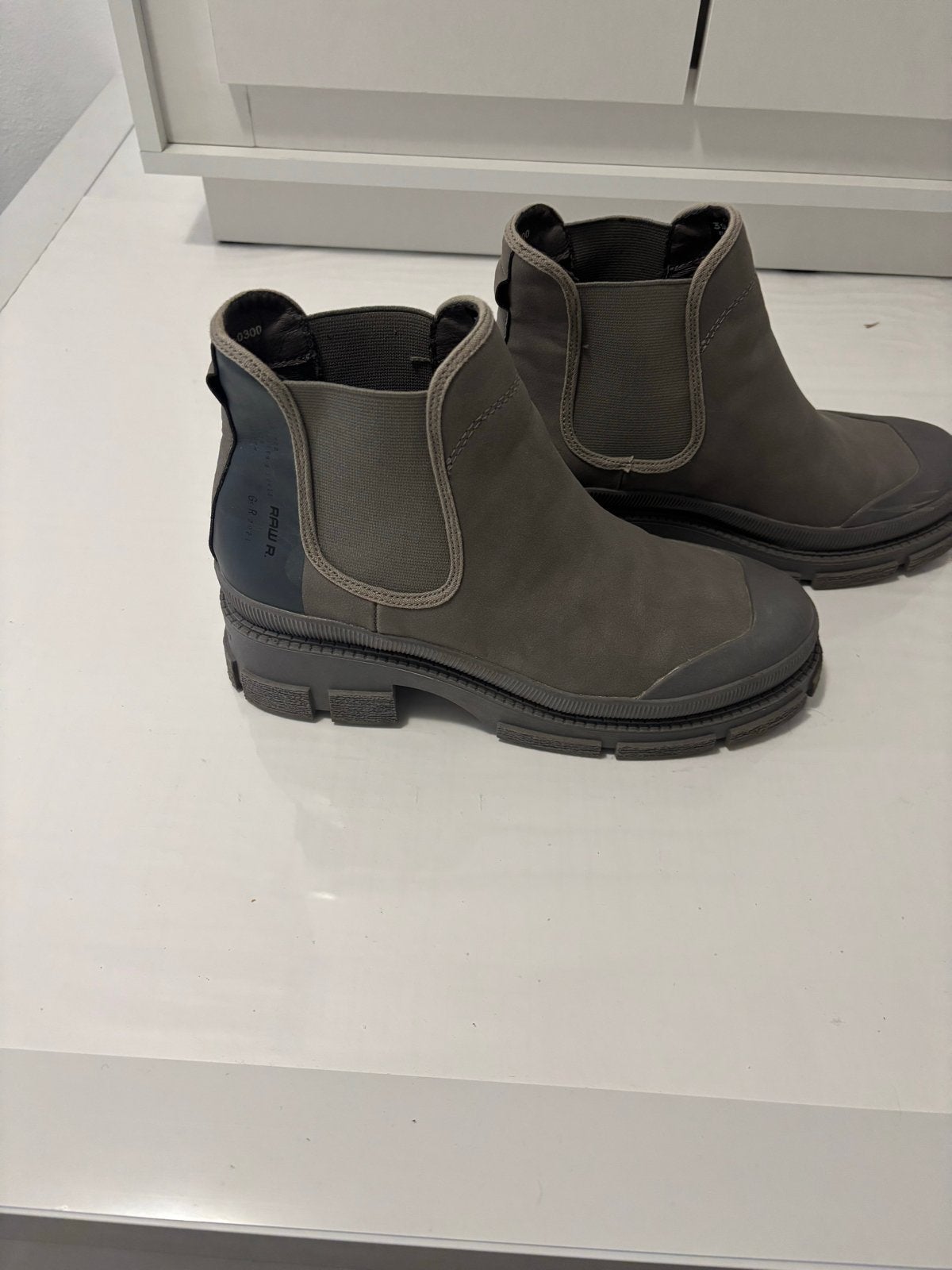 G-Star RAW Enkellaarzen - Zo goed als nieuw, Ophalen of Verzenden, Zo goed als nieuw, Grijs, Lage of Enkellaarzen