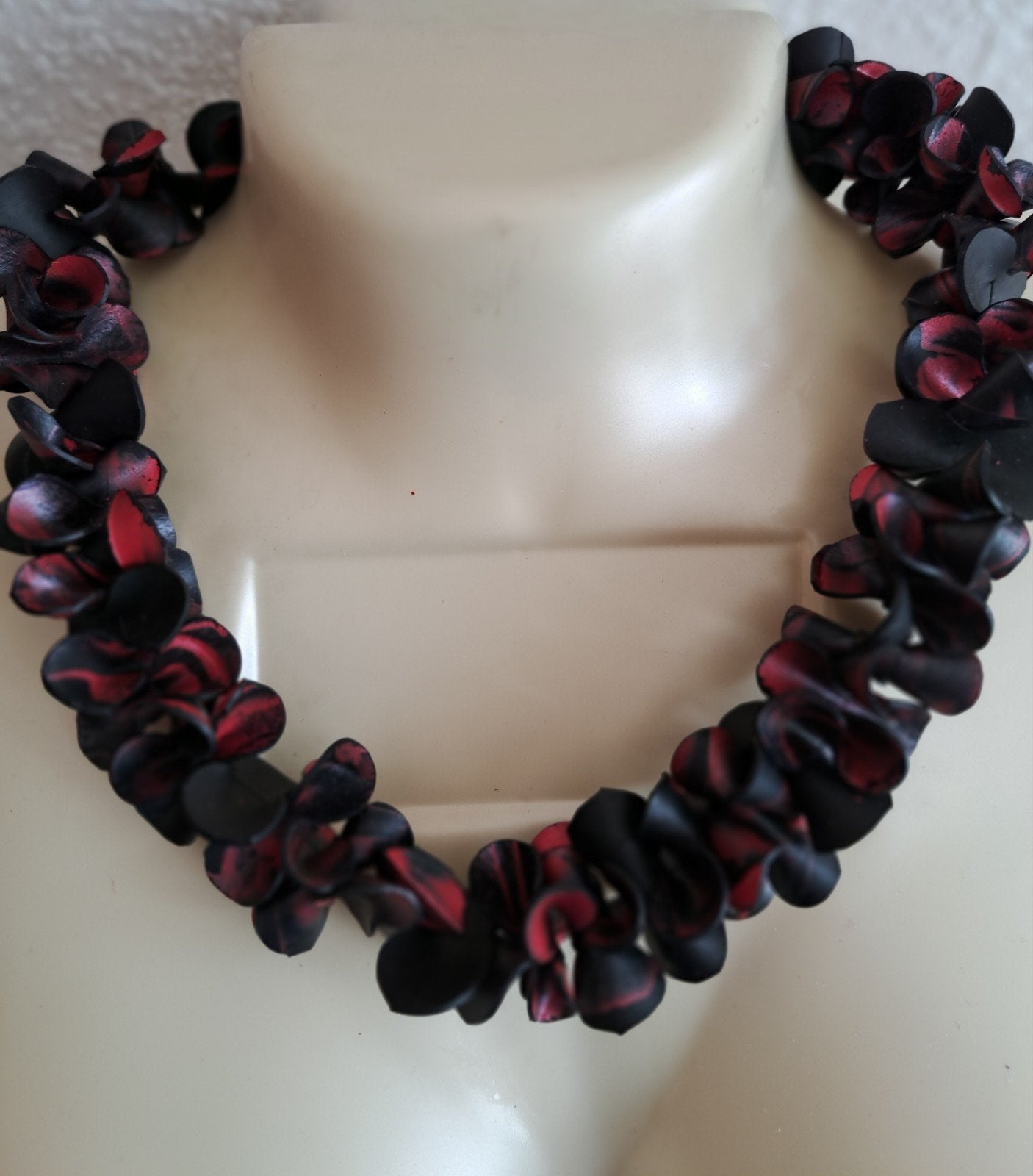 Vol rood bewerkte fietsband rubber, Sieraden, Tassen en Uiterlijk, Ophalen of Verzenden, Zo goed als nieuw, Rood, Overige materialen