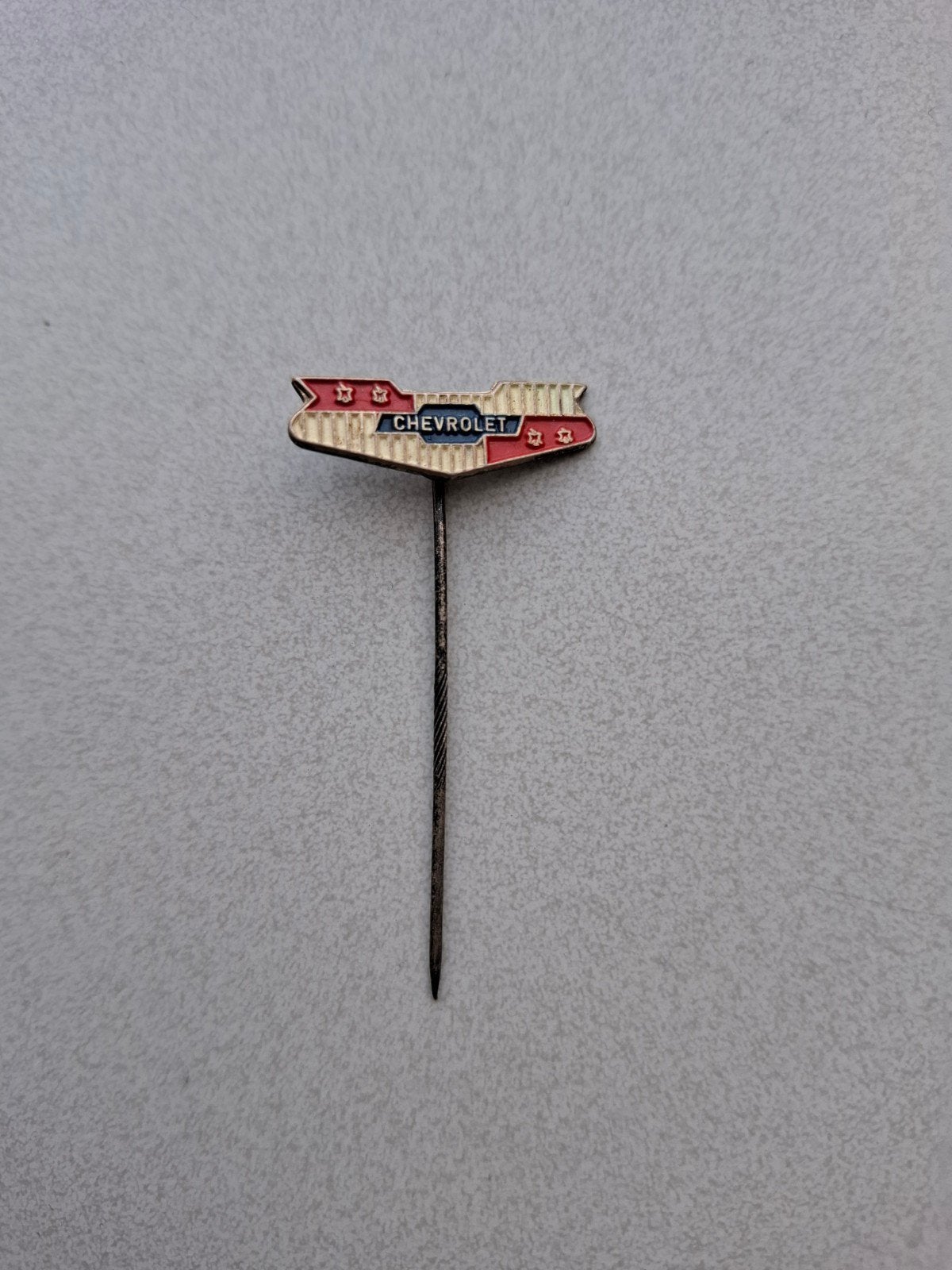 Vintage speldje pin prikker steekspeld Chevrolet, Ophalen of Verzenden