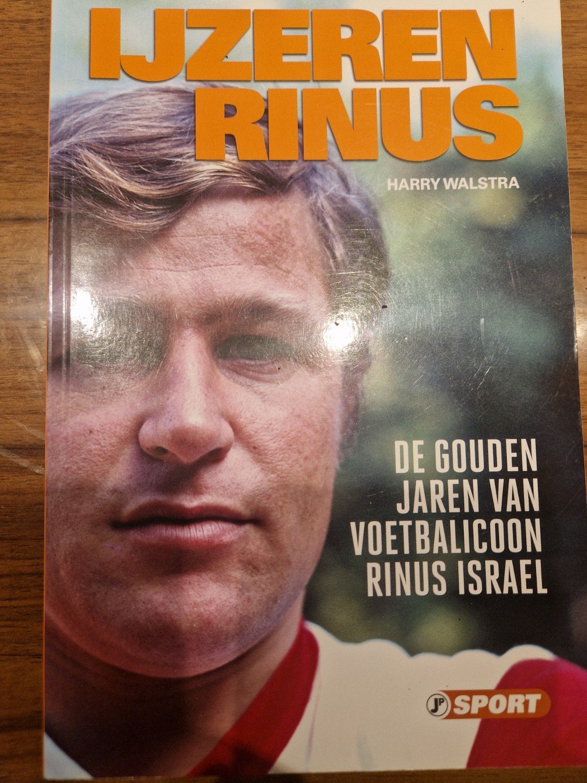 IJzeren Rinus: De Gouden Jaren van Voetbalicoon Rinus Israel, Ophalen of Verzenden, Zo goed als nieuw, Harry Walstra, Balsport