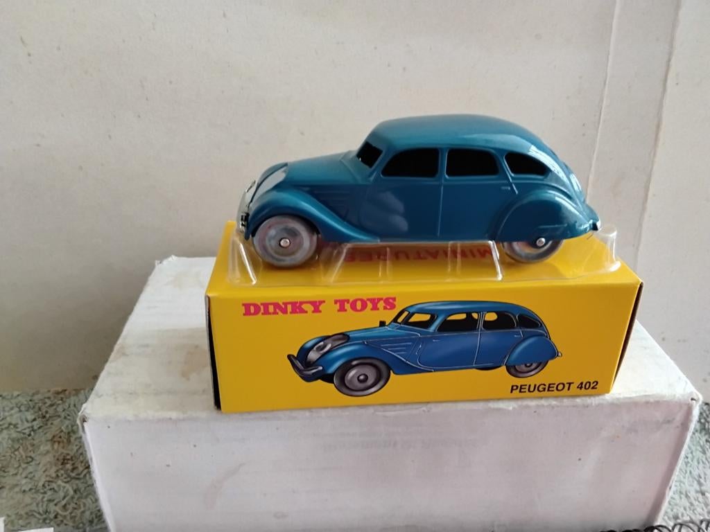 DINKY TOYS  ATLAS     PEUGEOT  402   NO 24 K, Hobby en Vrije tijd, Modelauto's | 1:43, Ophalen of Verzenden, Zo goed als nieuw
