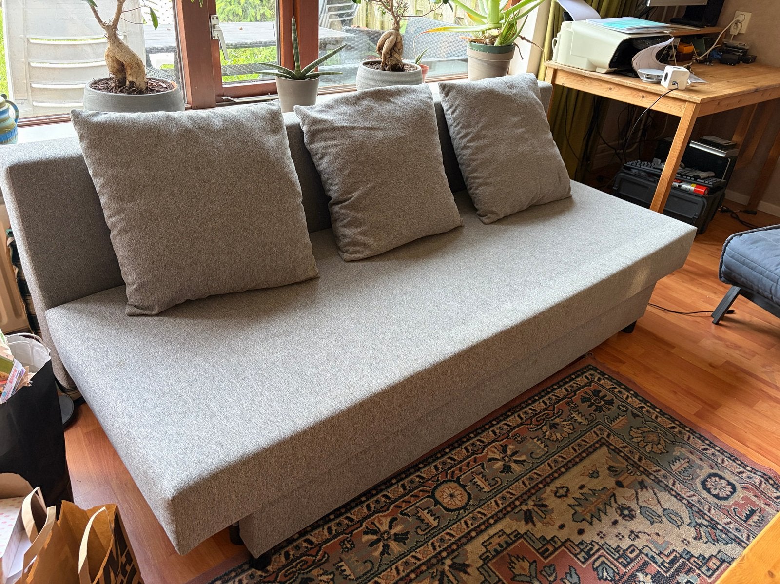 IKEA FRIHETEN slaapbank - Grijs, zo goed als nieuw, Huis en Inrichting, Ophalen, Tweepersoons, 75 tot 100 cm, Zo goed als nieuw