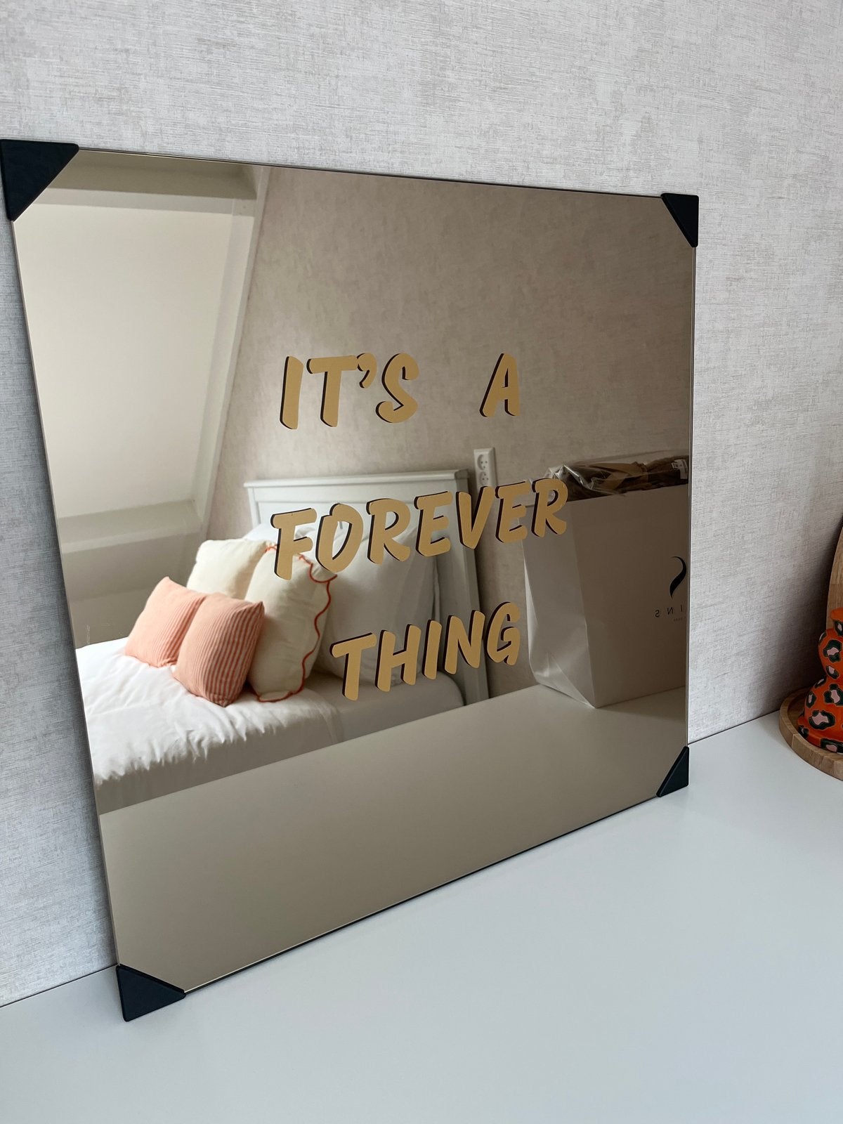 60x60 Bronze Gouden Spiegel met Tekst “It’s A Forever Thing”, Huis en Inrichting, Minder dan 50 cm, Ophalen of Verzenden, Zo goed als nieuw