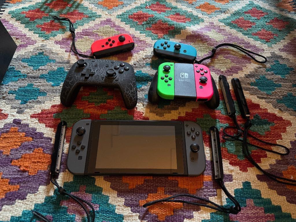 Nintendo Switch (Mariko/2019+) Bundle, Ophalen of Verzenden, Zo goed als nieuw, Met 3 controllers of meer, Switch 2019 Upgrade