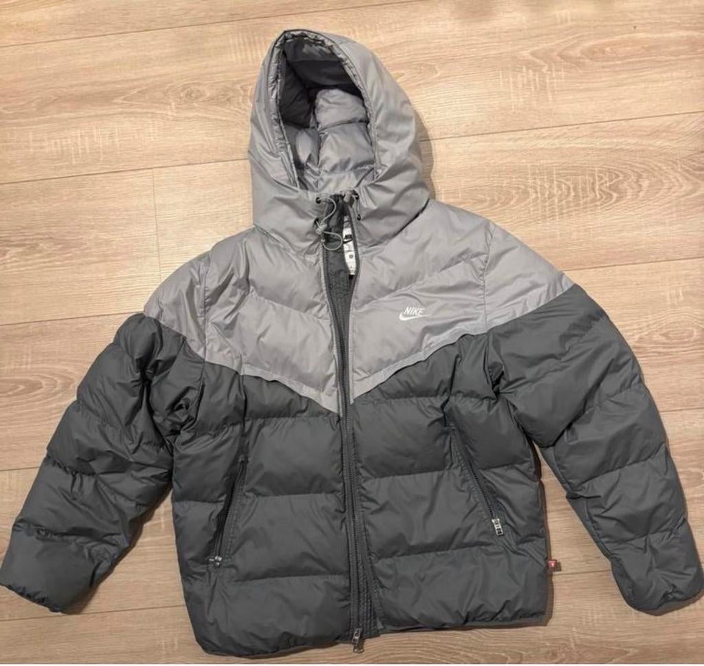 Nike Storm-FIT Puffer Jas Maat L - Grijs/Antraciet, Kleding | Heren, Jassen | Winter, Zo goed als nieuw, Maat 52/54 (L), Grijs