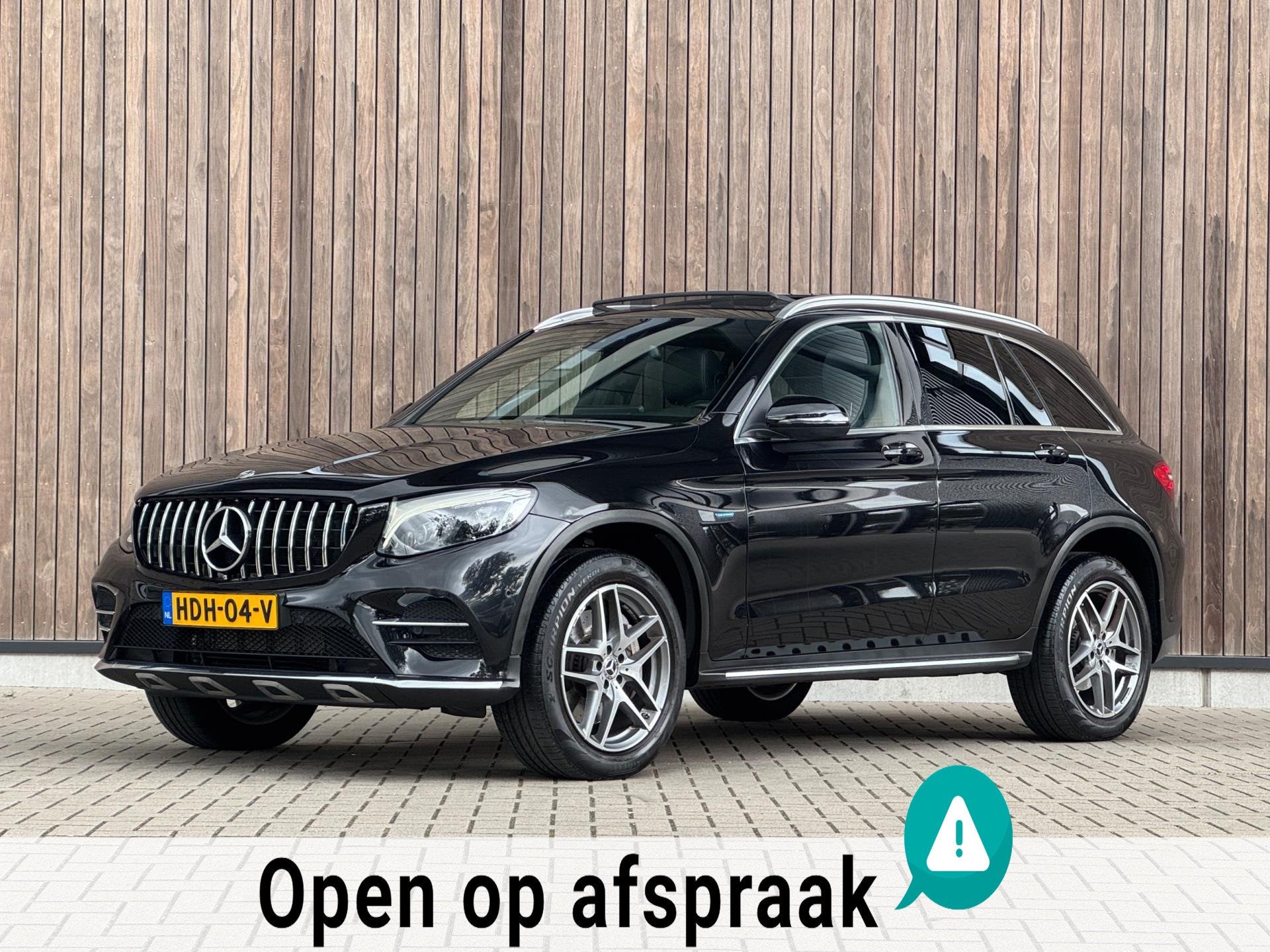 Mercedes-Benz GLC-klasse 350e 4MATIC AMG-Line|Pano|Sidesteps, Auto's, Automaat, Dealer onderhouden, Gebruikt, 4 cilinders