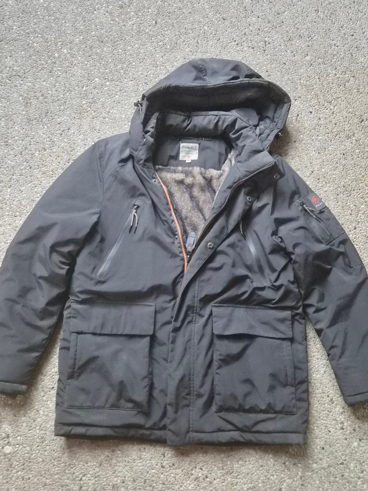 Zwarte winterjas met capuchon en teddy voering, Ophalen, Maat 52/54 (L), Zwart, PILOT