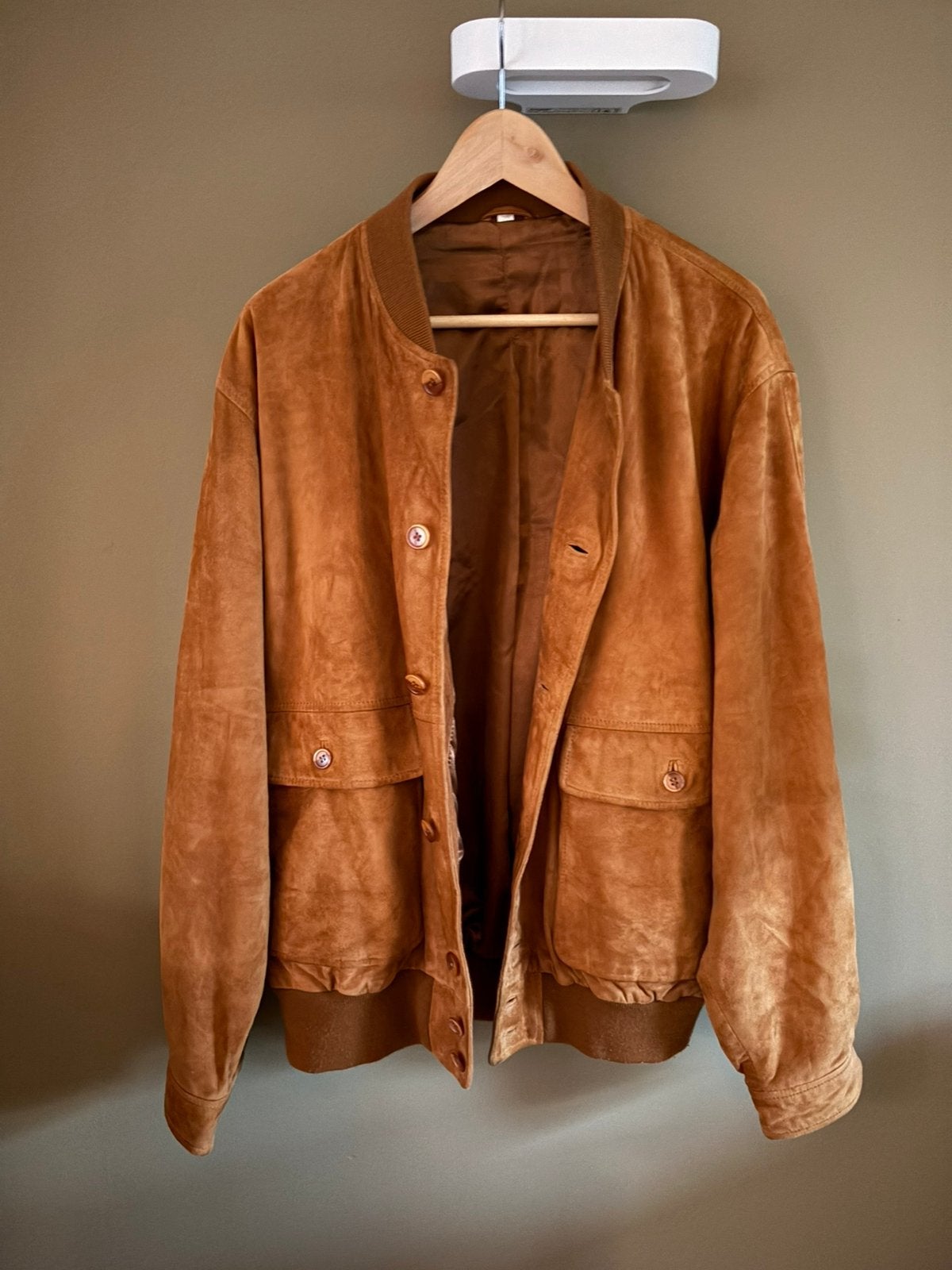 Nauwelijks gedragen! Suède camel kleurige heren jas., Ophalen of Verzenden, Zo goed als nieuw, Maat 48/50 (M), Beige