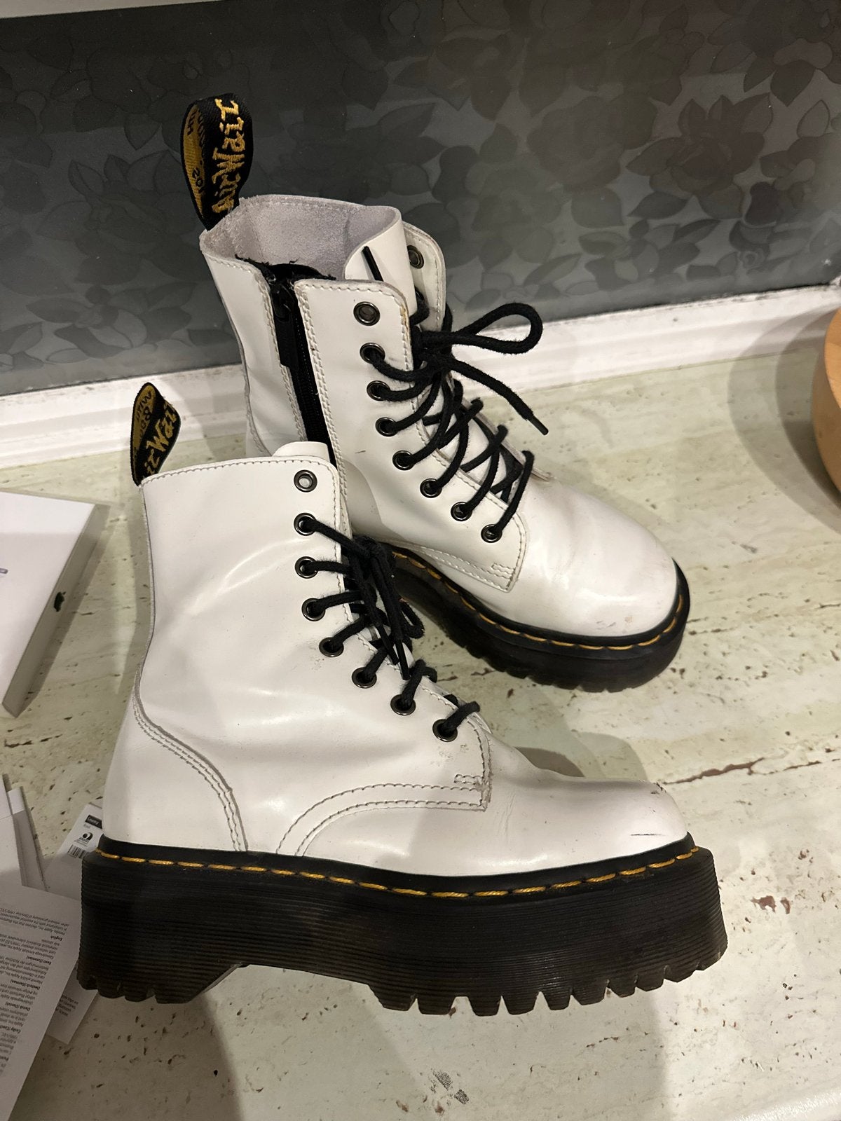 Dr. Martens Jadon Platform Boots Wit - Maat 36, Wit, Lage of Enkellaarzen, Nieuw, Ophalen of Verzenden