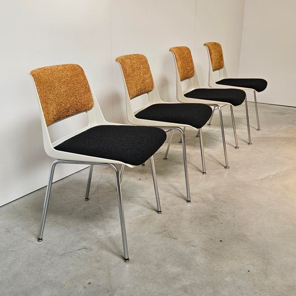 Vintage set Gispen stoelen, opnieuw gestoffeerd, Huis en Inrichting, Stoelen, Gebruikt, Vintage, Ophalen of Verzenden, Vier