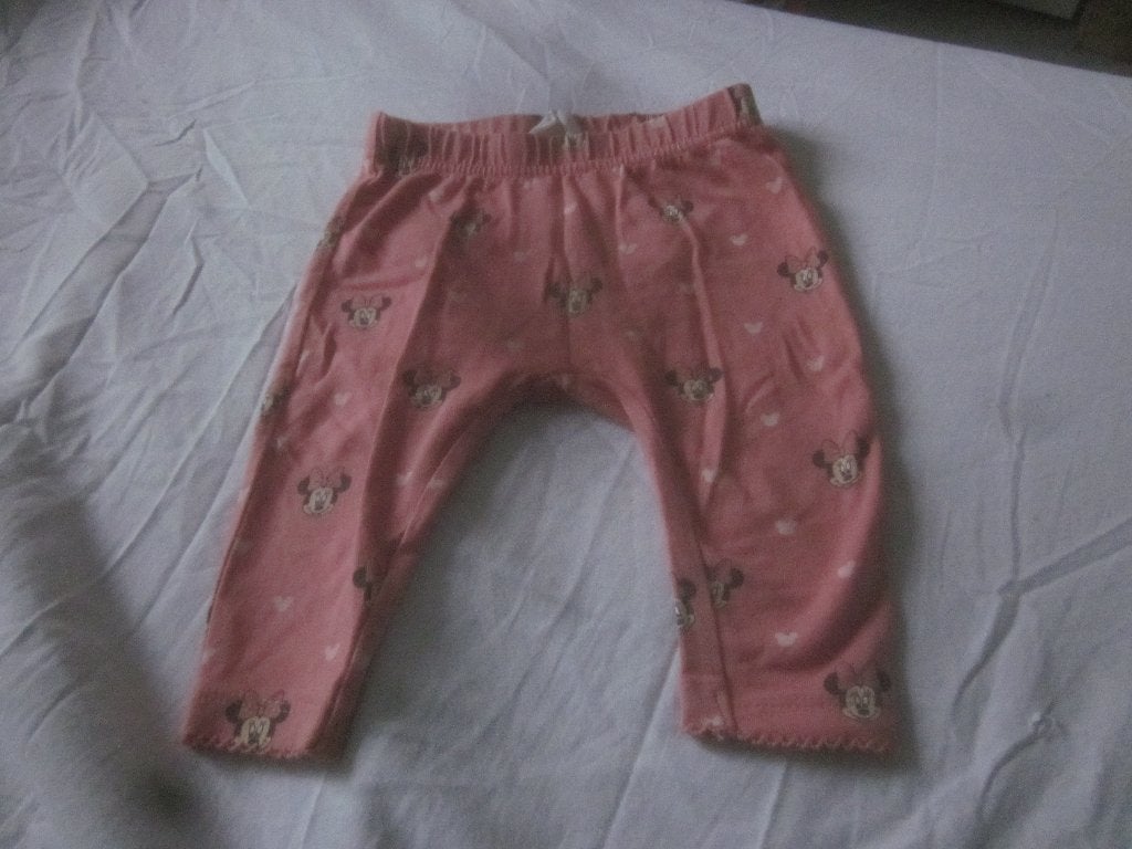 Oudroze/roze/zwart broekje Minnie Mouse/hartjes C&A 68, Broekje, Meisje, Ophalen of Verzenden, Zo goed als nieuw