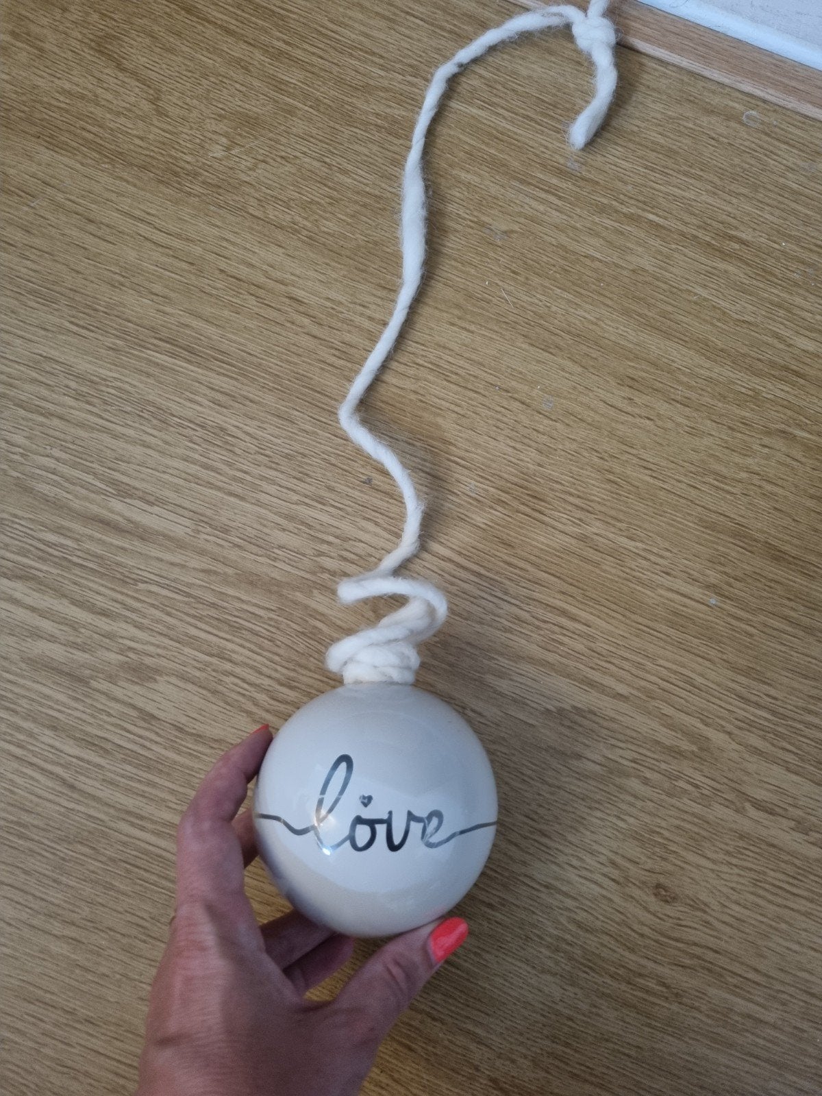 Decoratieve 'Love' bal met touw, Ophalen of Verzenden, Zo goed als nieuw, Modern, Wit