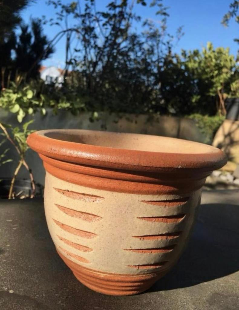 Uniek oud Hollandse terracotta bloempot vorstbestendig, Ophalen of Verzenden, Zo goed als nieuw, Rond, Minder dan 40 cm