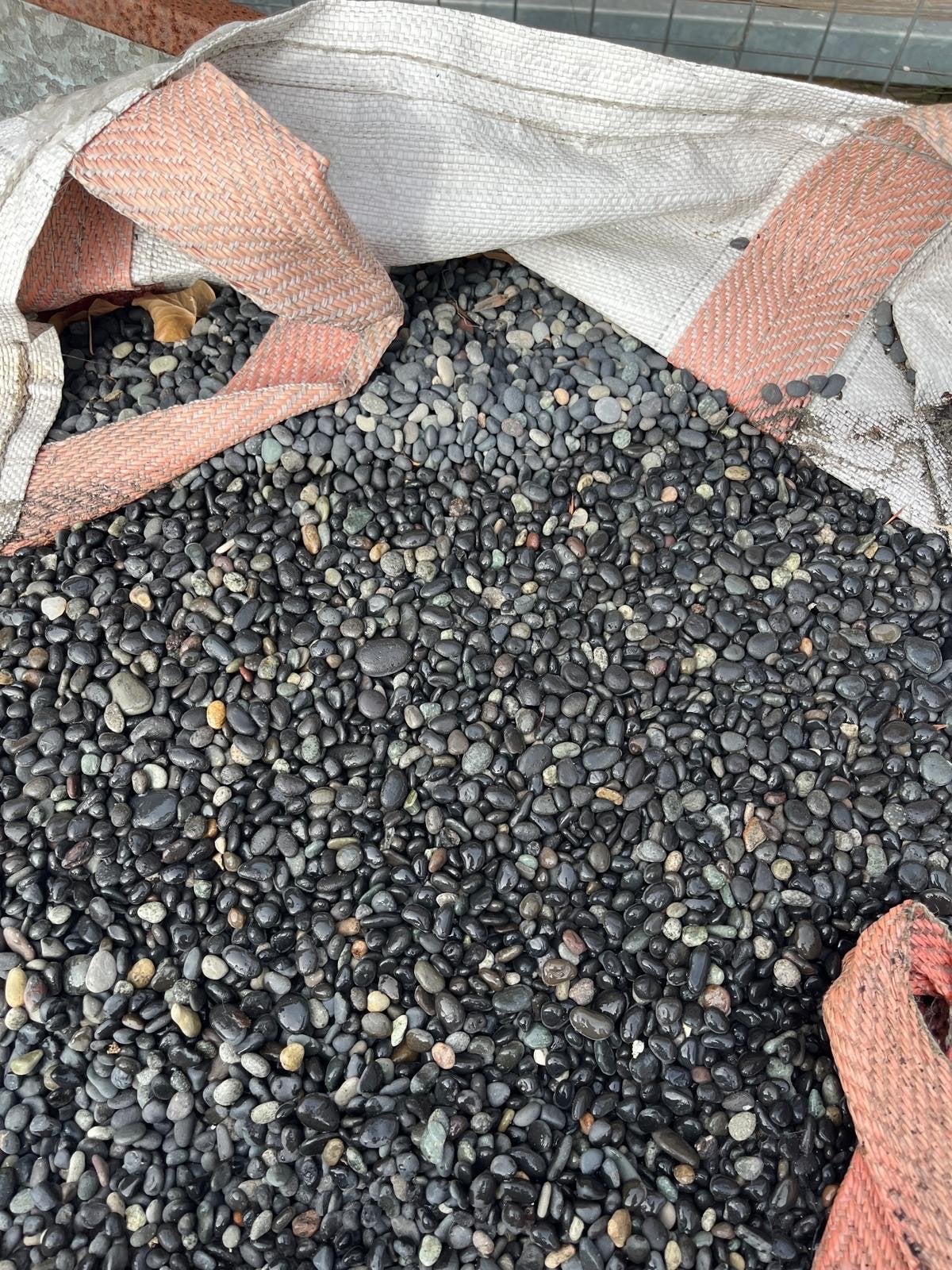 1,2 kuub Castle grind Zwart/Beach pebbles in mini bigbags, Tuin en Terras, Grind, Keien en Split, Ophalen, Nieuw, Zwart, Grind