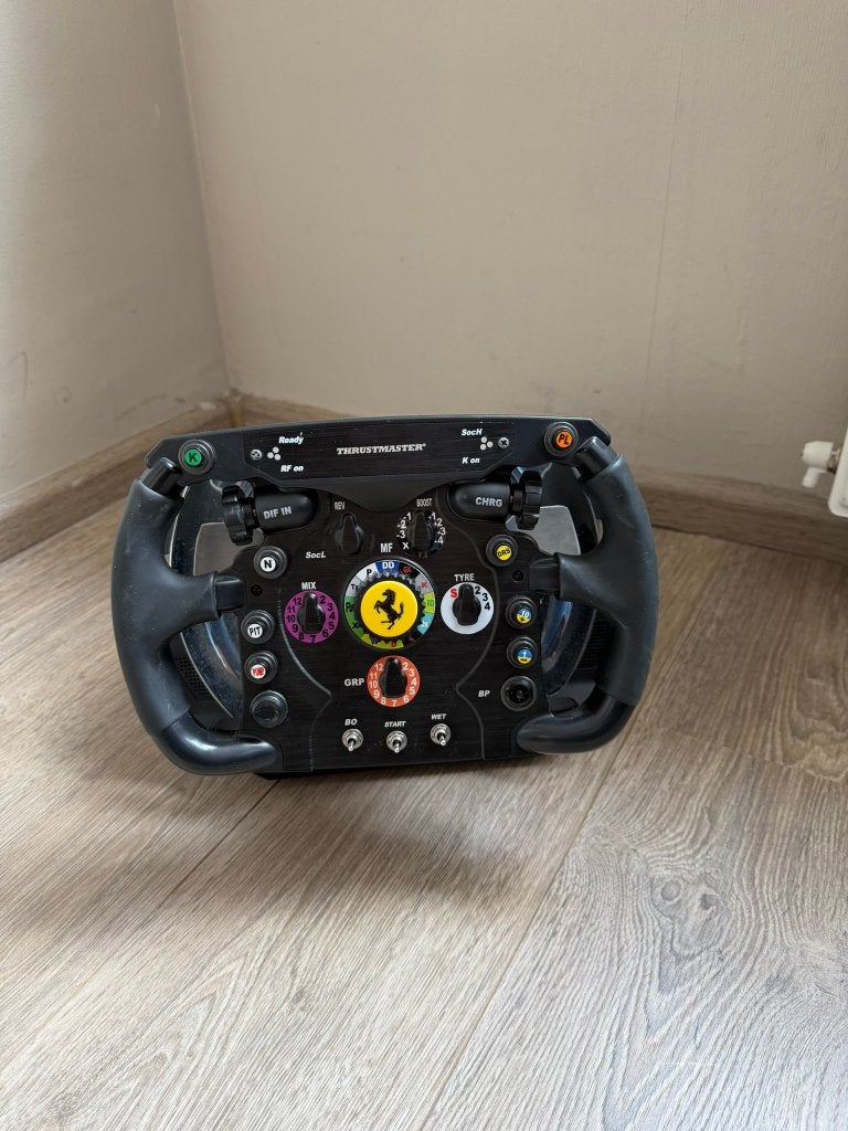 Trustmaster T500RS met Ferrari F1 stuur, Ophalen, Zo goed als nieuw, Stuurtje of Sportattribuut