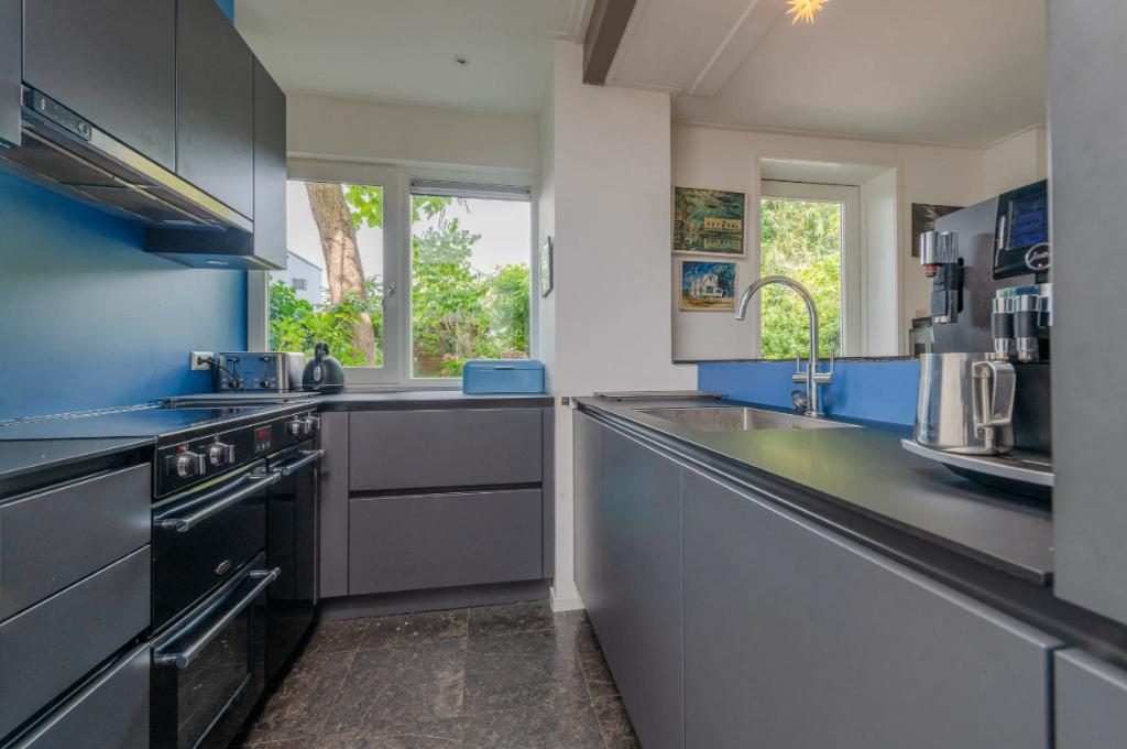 Moderne keuken met Belling Kensington 90EI inductiefornuis., Ophalen, Gebruikt, Overige materialen, Hoekkeuken