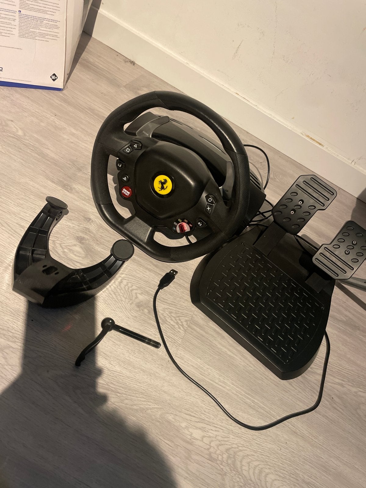 Thrustmaster T80 Ferrari 488 GTB Edition racestuur, Spelcomputers en Games, Spelcomputers | Sony PlayStation Consoles | Accessoires