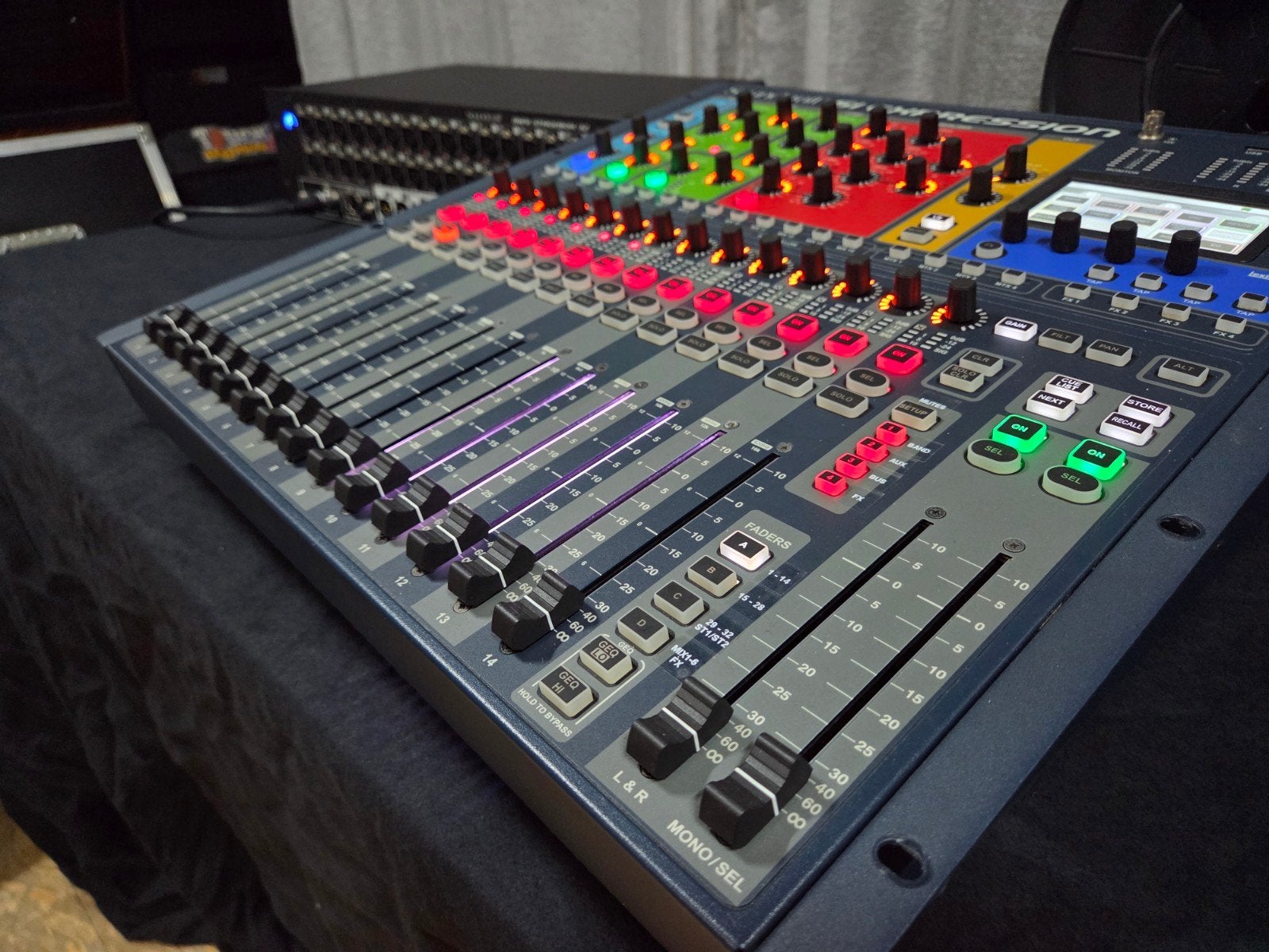 Soundcraft si Expression digitale mixer, Ophalen of Verzenden, Zo goed als nieuw, 20 kanalen of meer, Microfooningang