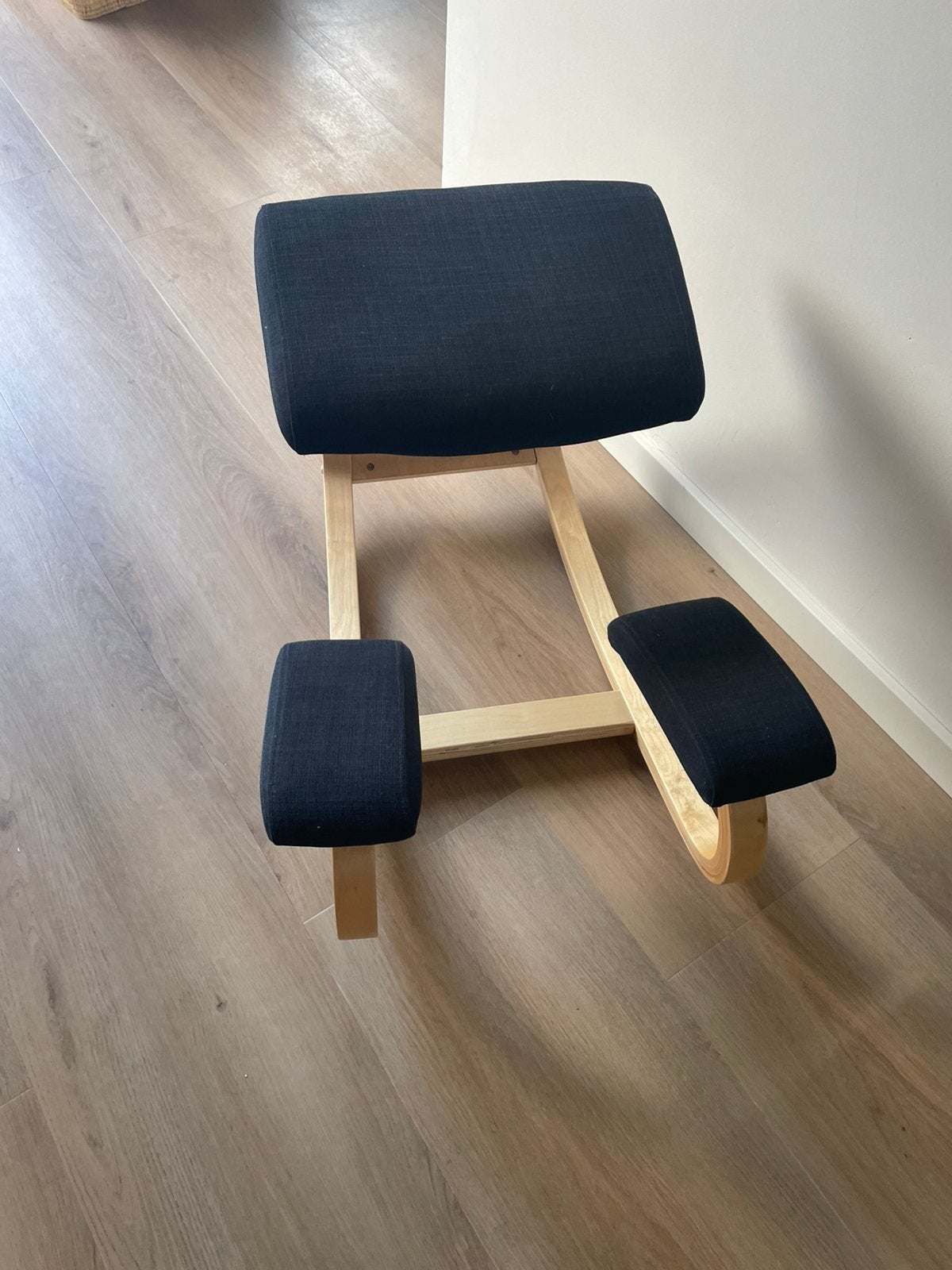 Stokke Knie stoel, Huis en Inrichting, Ophalen, Zo goed als nieuw