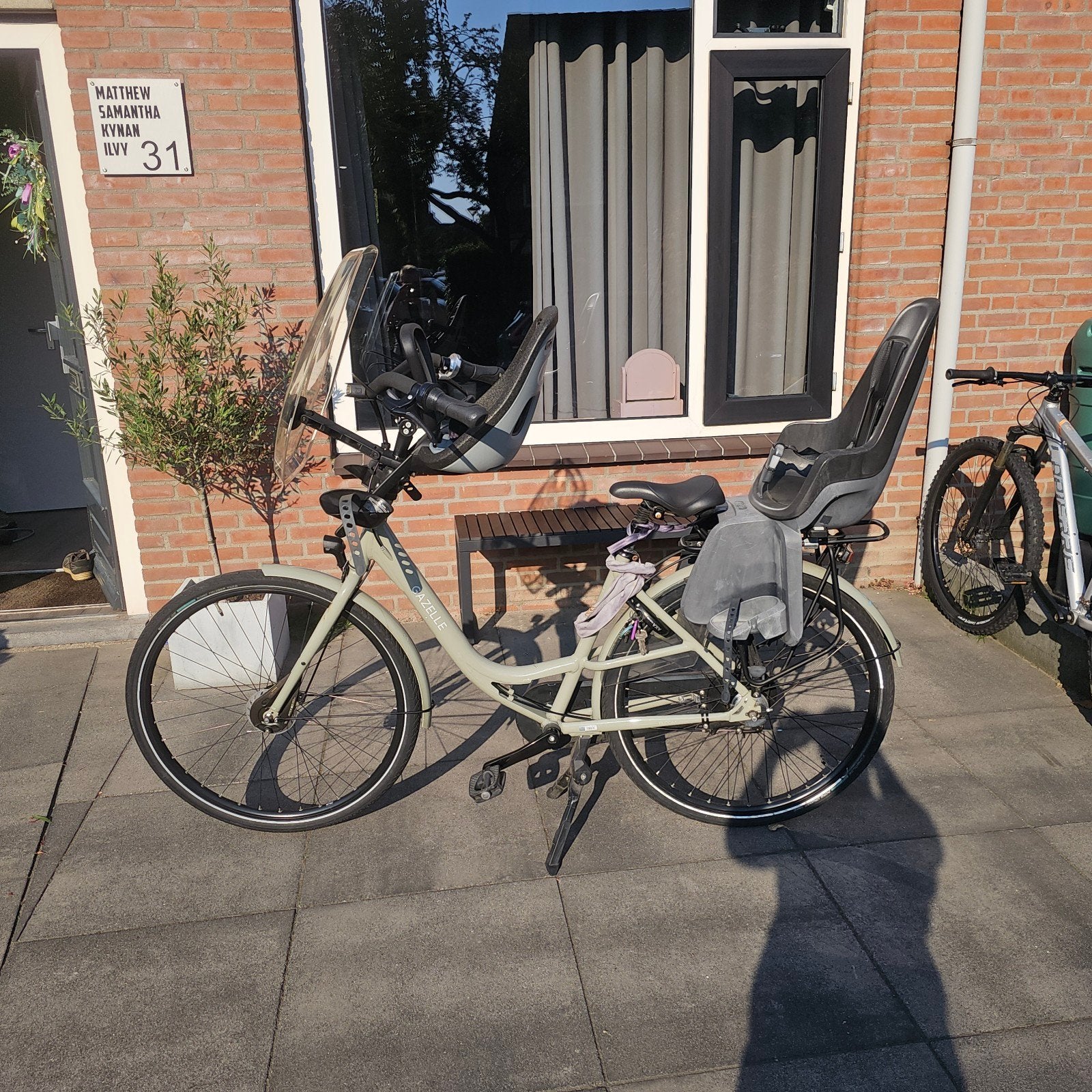 Gazelle bloom c7 moederfiets compleet met zitjes, Fietsen en Brommers, Fietsen | Dames | Moederfietsen, Ophalen, 2 zitjes, Gebruikt
