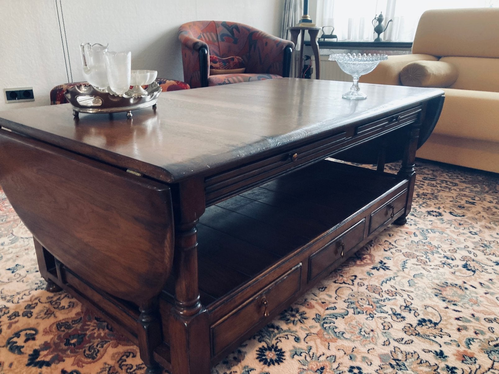 Uitklapbare salontafel, Huis en Inrichting, Tafels | Salontafels, Ophalen, Gebruikt, Klassiek, Ovaal