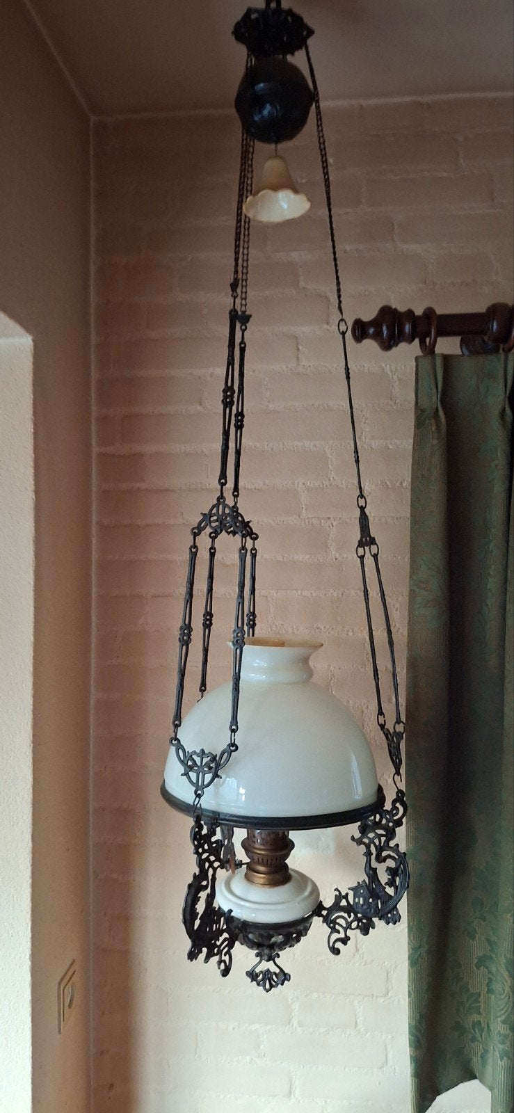 T.e.a.b.Antieke hanglamp met melkglas kap, Antiek en Kunst, Ophalen
