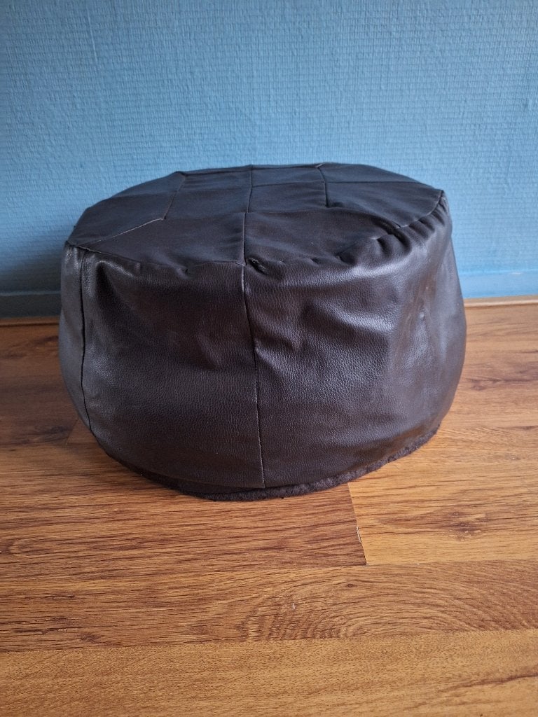 Vintage leren poef, Huis en Inrichting, Banken | Voetenbanken en Poefen, Minder dan 50 cm, Rond, Ophalen of Verzenden, Zo goed als nieuw