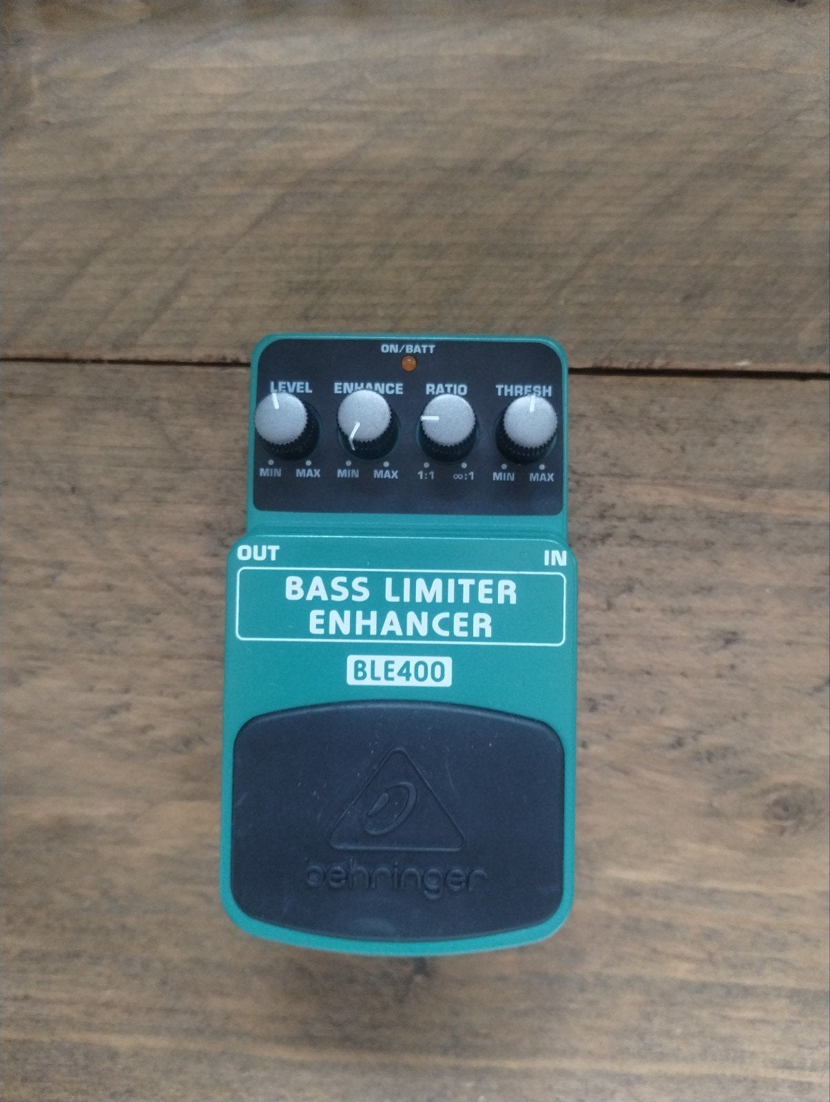 Behringer BLE400 Bass Limiter Enhancer Pedaal, Muziek en Instrumenten, Effecten, Ophalen of Verzenden