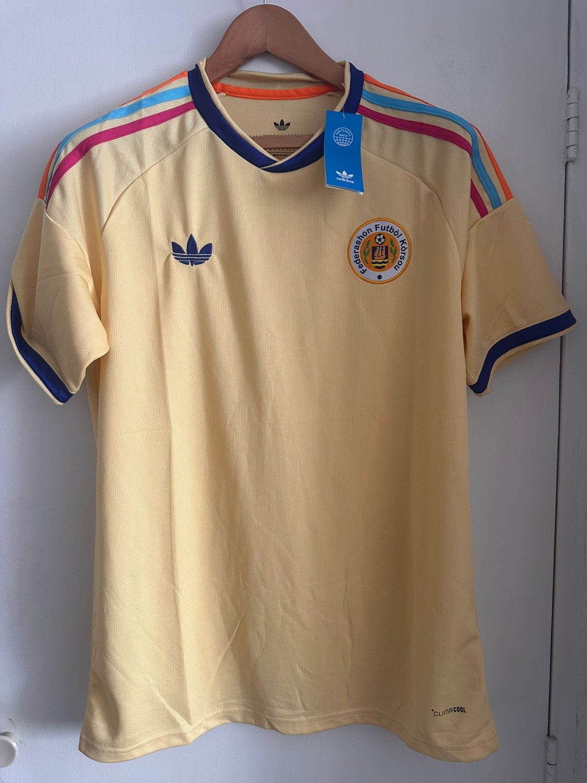 Curaçao wk 26 voetbal t-shirts kleur geel en blauw, Ophalen of Verzenden, Zo goed als nieuw, Shirt