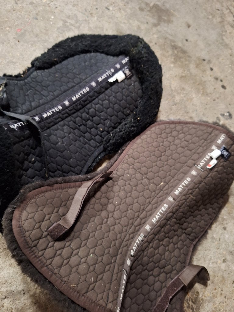Twee Mattes onderleggers, Full (L), Gebruikt, Overige typen, Overige materialen