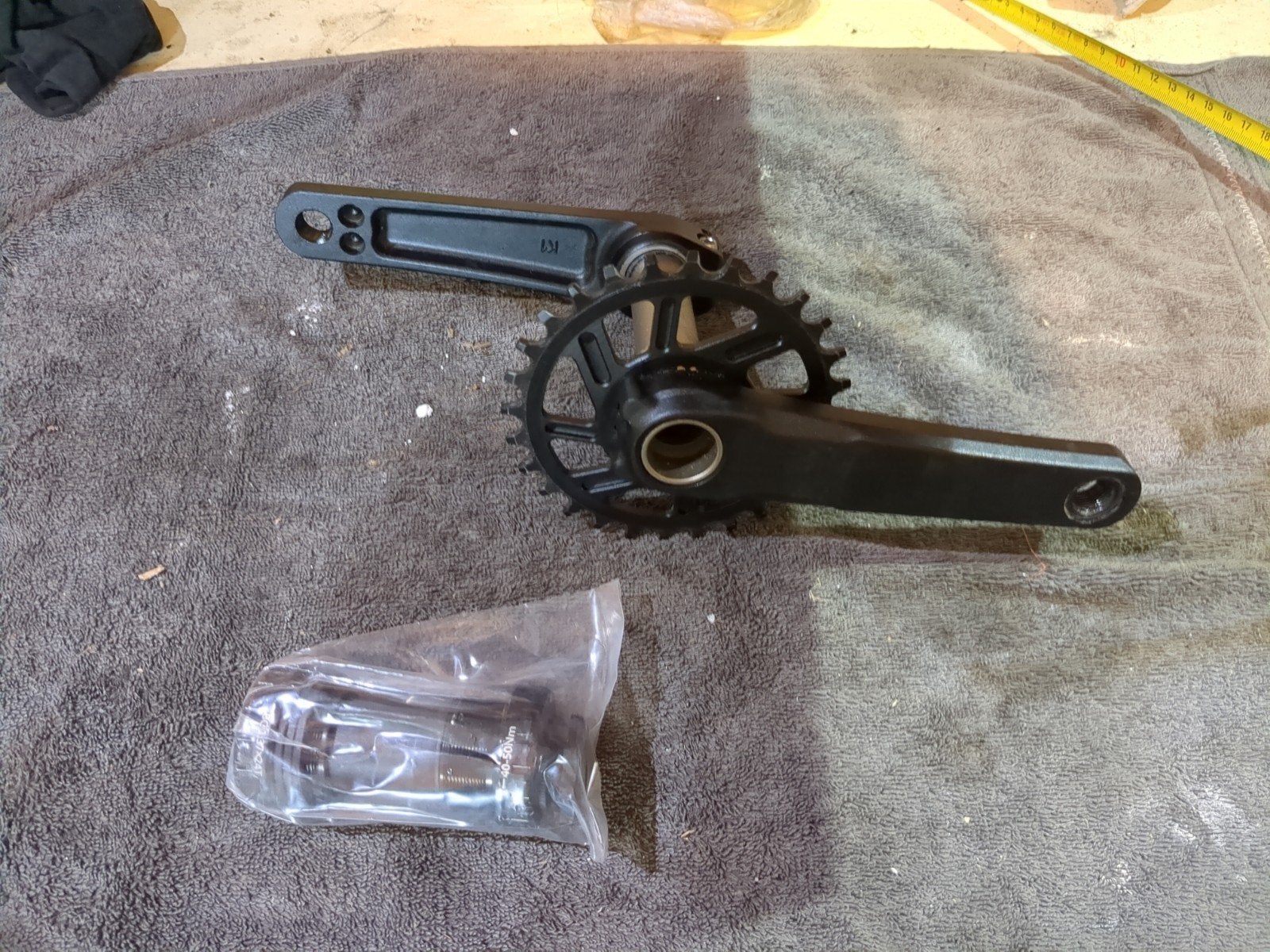 Crankstel en bottom bracket kinder MTB 140mm 28 T blad, Crankstel of Pedalen, Gebruikt, Ophalen of Verzenden, Aluminium