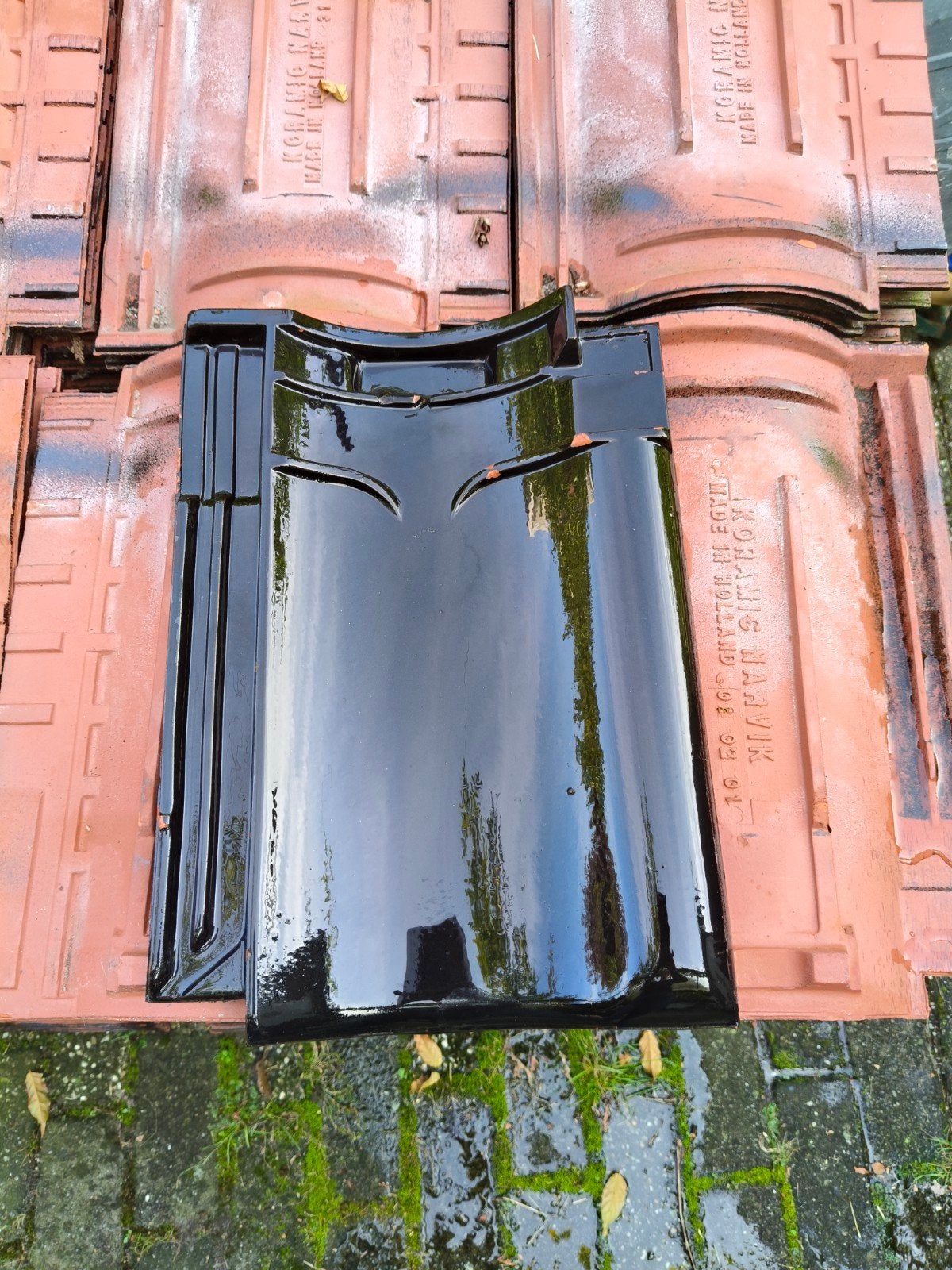 Koramic Narvik OVH dakpan zwart verglaasd 345 stuks, Doe-het-zelf en Verbouw, Gebruikt, Steen of Klei, Zwart, Ophalen of Verzenden