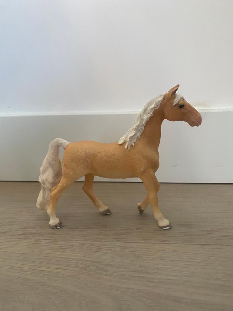 Schleich American Saddlebred ~ 2020 (13983), Ophalen of Verzenden, Zo goed als nieuw, Paard, Beeldje of Figuurtje