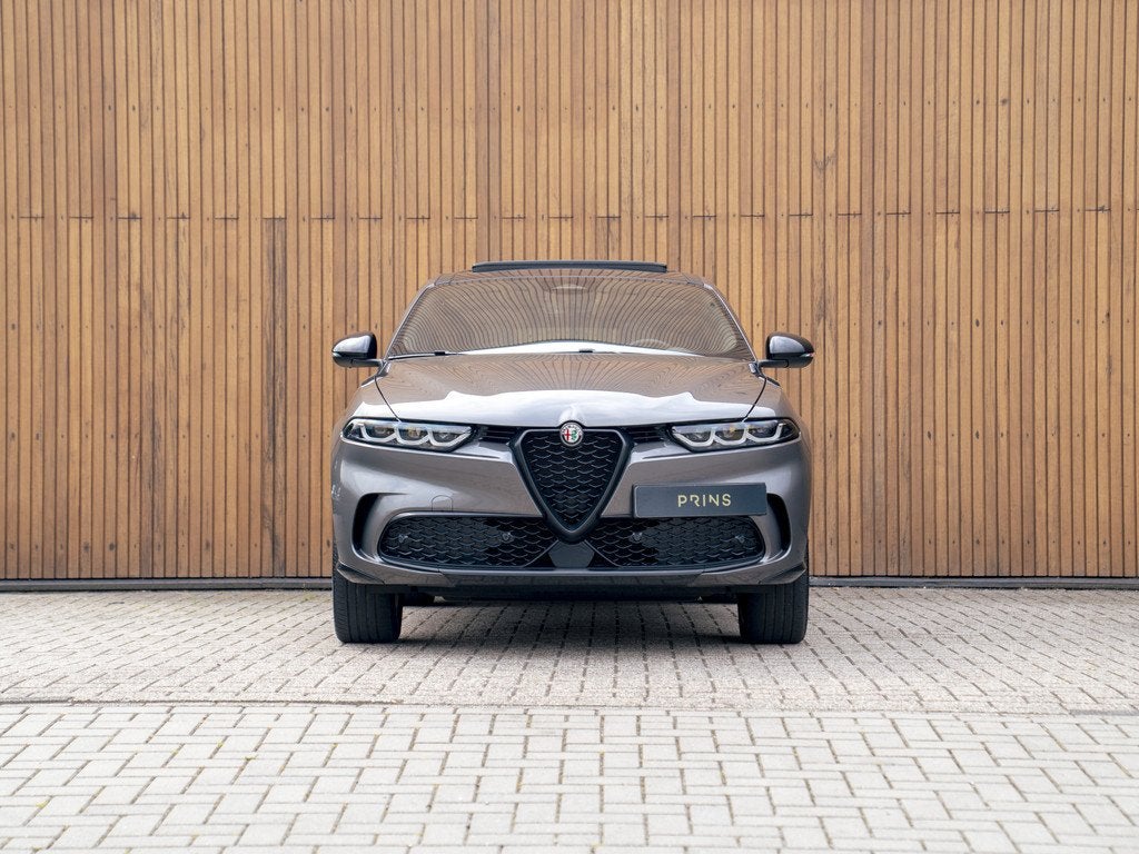 Alfa Romeo Tonale 1.3T PHEV Veloce 280pk | Pano-dak | Harman, Auto's, Alfa Romeo, Automaat, 77 km/l, Gebruikt, Zwart