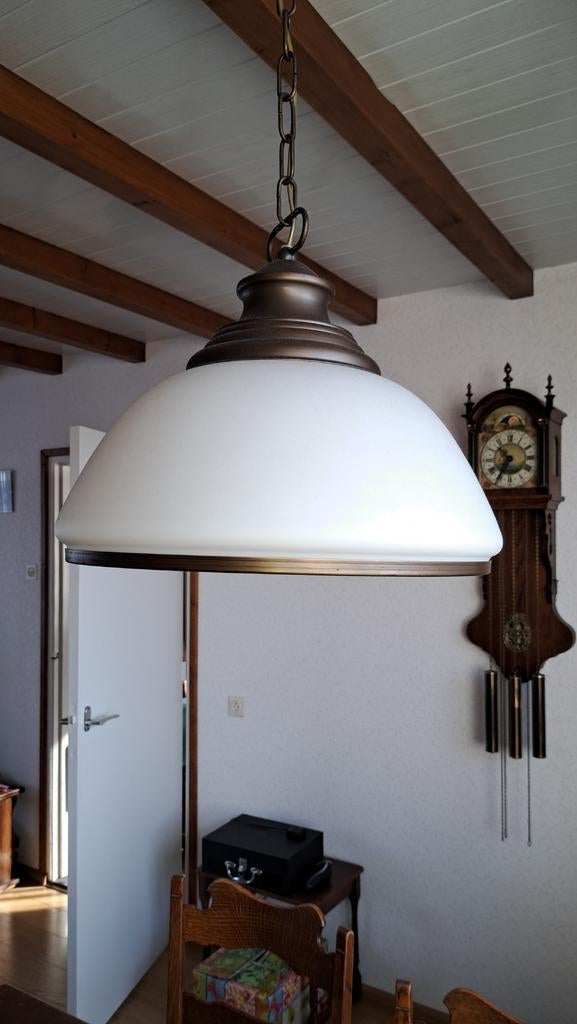 Hanglamp lamp koper/messing brede glazen kap melkglas, Huis en Inrichting, Lampen | Hanglampen, Ophalen, Glas, Minder dan 50 cm