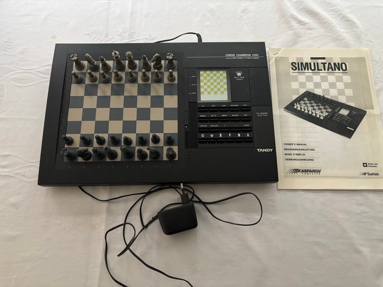 Tandy Chess Champion 2150 Schaakcomputer met Handleiding, Een of twee spelers, Ophalen of Verzenden, Zo goed als nieuw