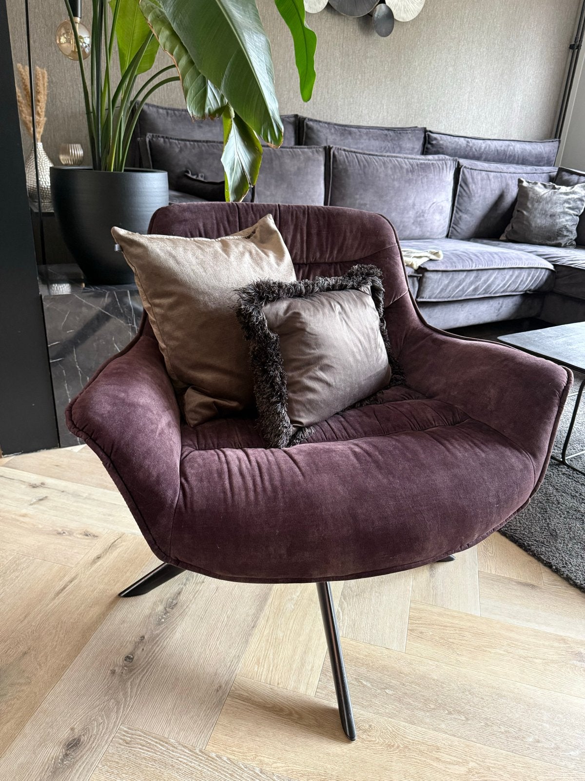 Comfortabele bruine fauteuil met draaivoet, Ophalen, Zo goed als nieuw, Stof, 75 tot 100 cm