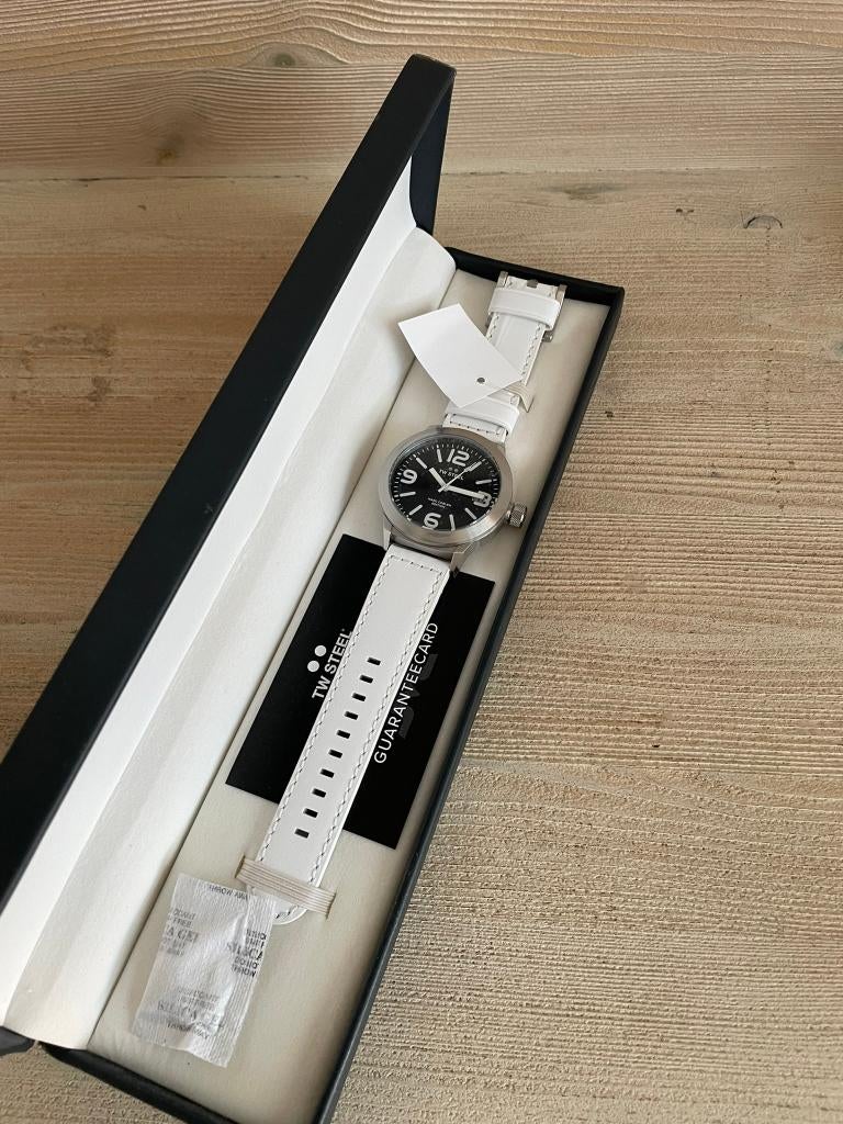 Herenhorloge TW Steel zwart en wit (-40%), Leer, Staal, Polshorloge, Nieuw