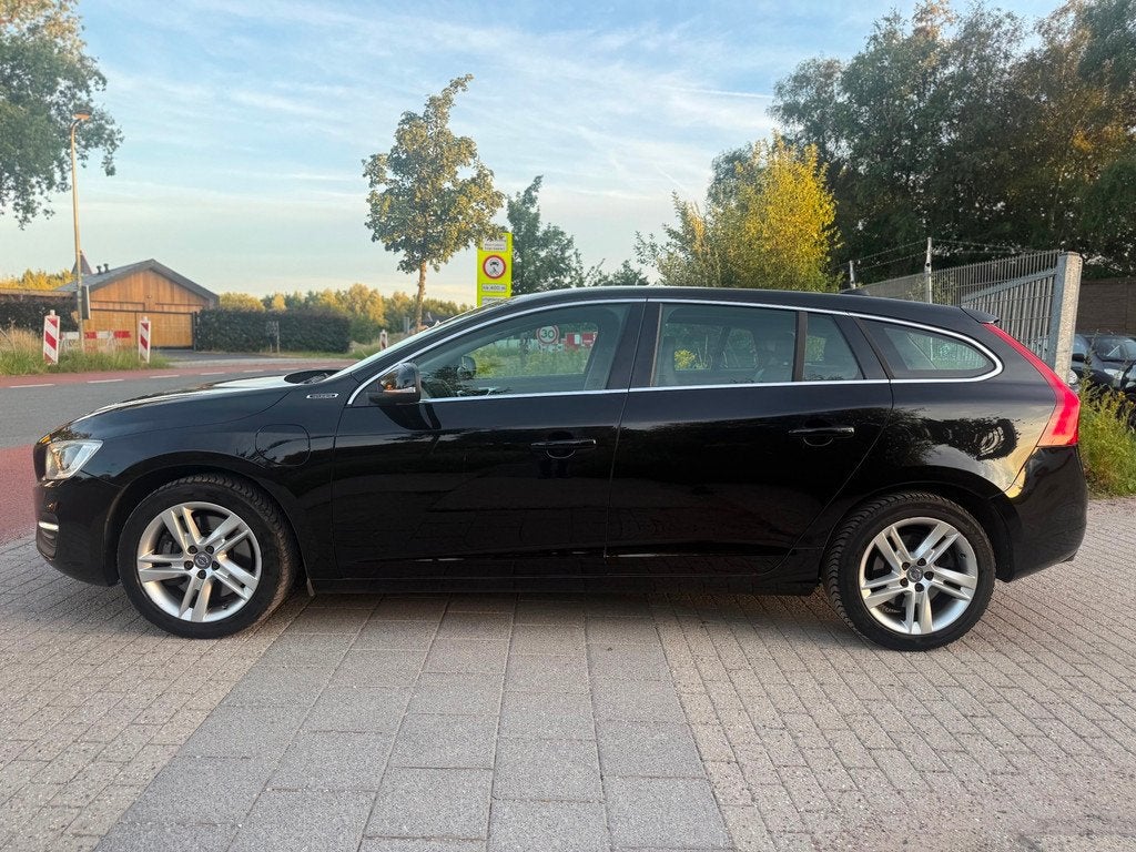 Volvo V60 2.4 D5 Twin Engine Momentum Automaat Airco Cruise, Auto's, Automaat, Euro 6, Vierwielaandrijving, 1880 kg