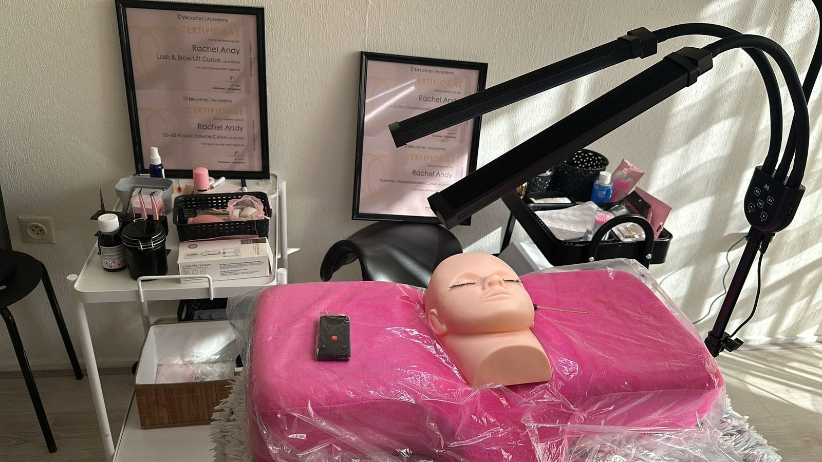 Volledige uitrusting eigen salon Wimpersextentions, Ophalen, Zo goed als nieuw, Zwart, Ogen