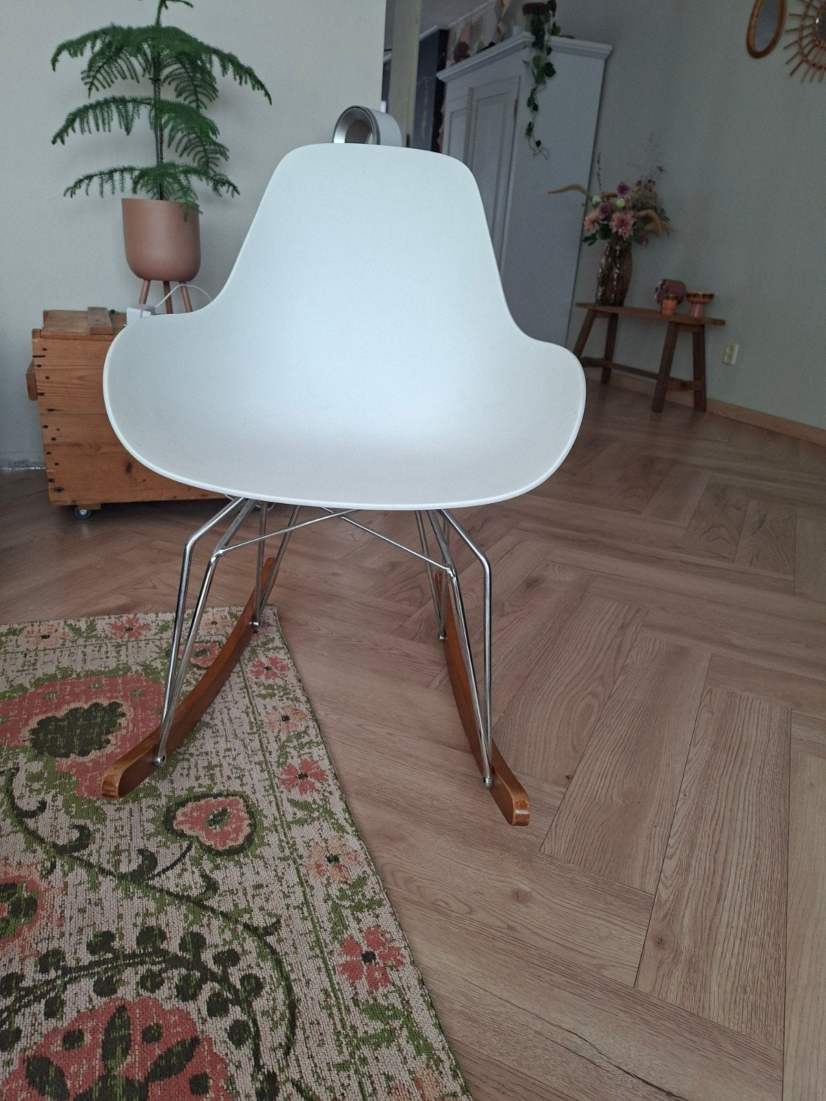 Kubikoff Dimplo Schommelstoel - Wit, Huis en Inrichting, Stoelen, Zo goed als nieuw, Eén, Hout, Kunststof, Metaal, Wit, Ophalen