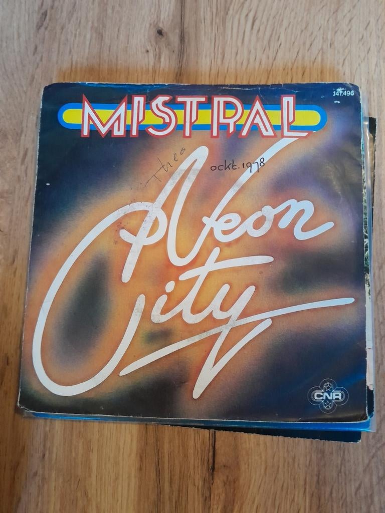 Mistral 7inch neon city, Ophalen of Verzenden, Zo goed als nieuw, Pop