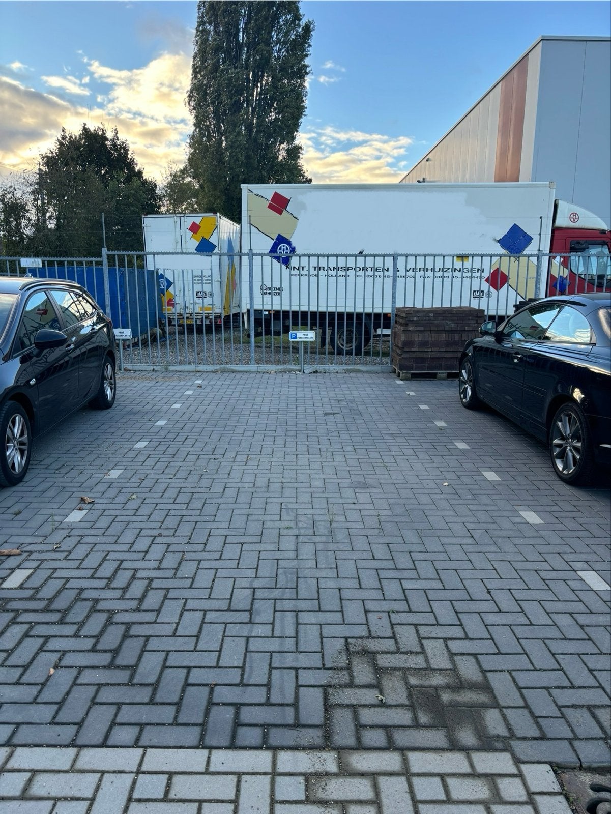 Parkeerplaats te huur 9x3m1 op afgesloten terrein Kerkrade, Huizen en Kamers, Limburg